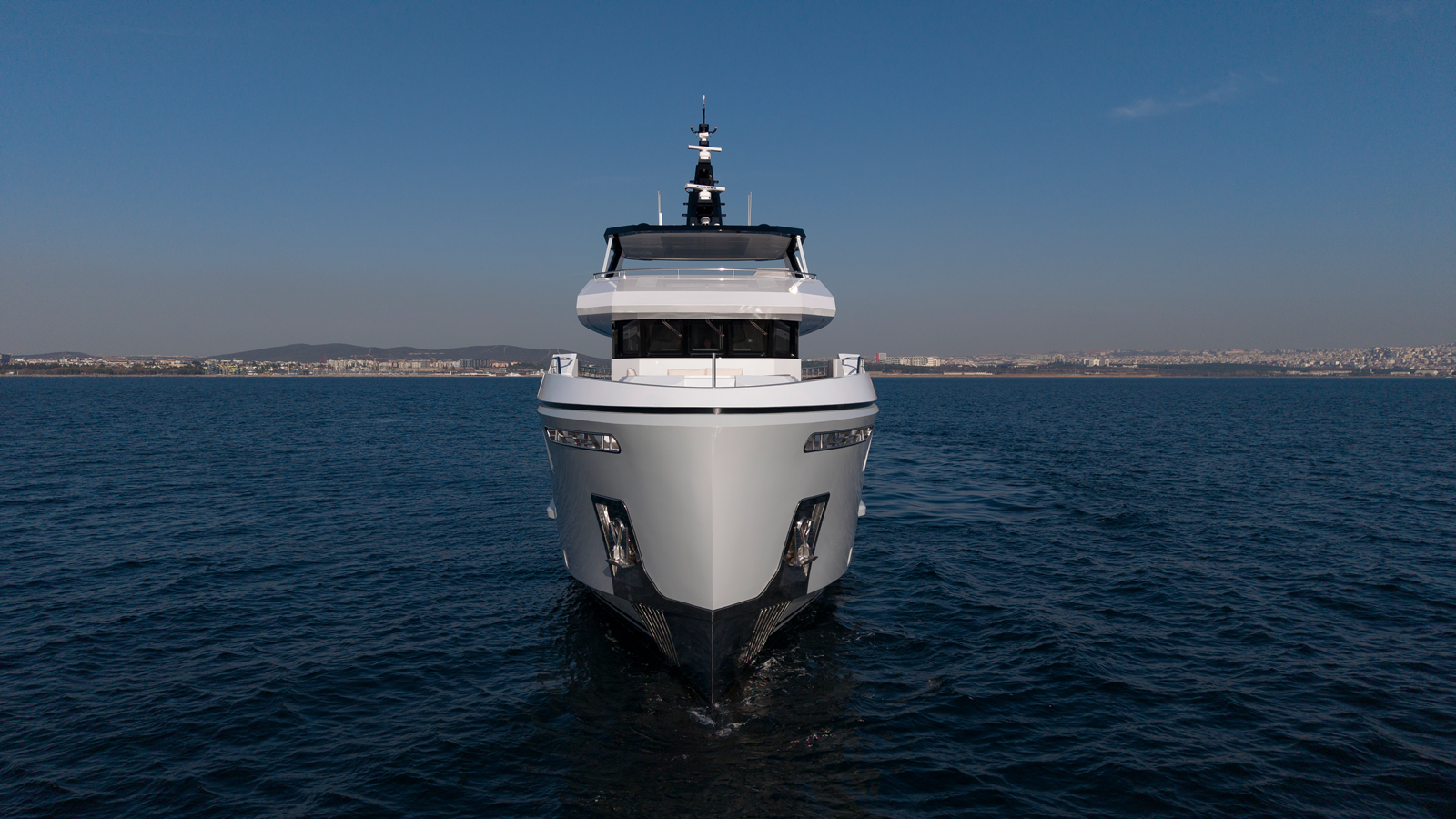 Custom Motor Yacht BEE EXPLORER For Sale