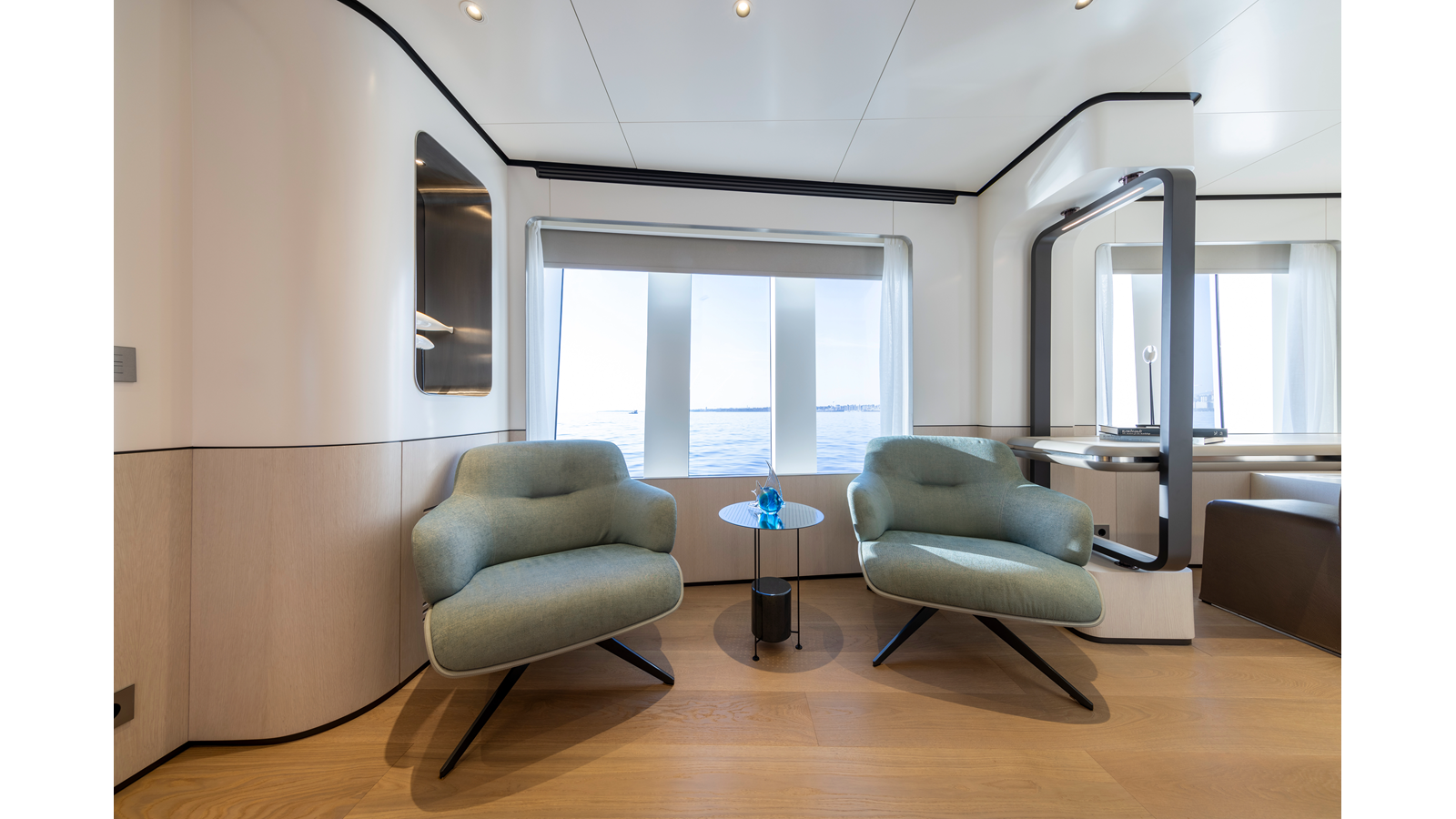 Custom Motor Yacht BEE EXPLORER For Sale