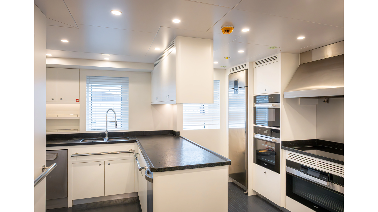 Rmk Marine Motor Yacht SEVEN SEAS For Sale