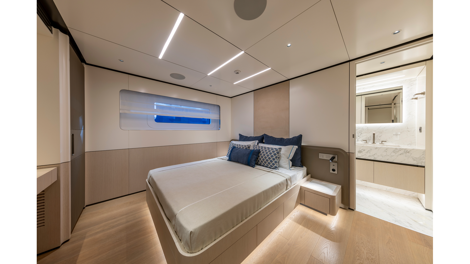 Custom Motor Yacht BEE EXPLORER For Sale
