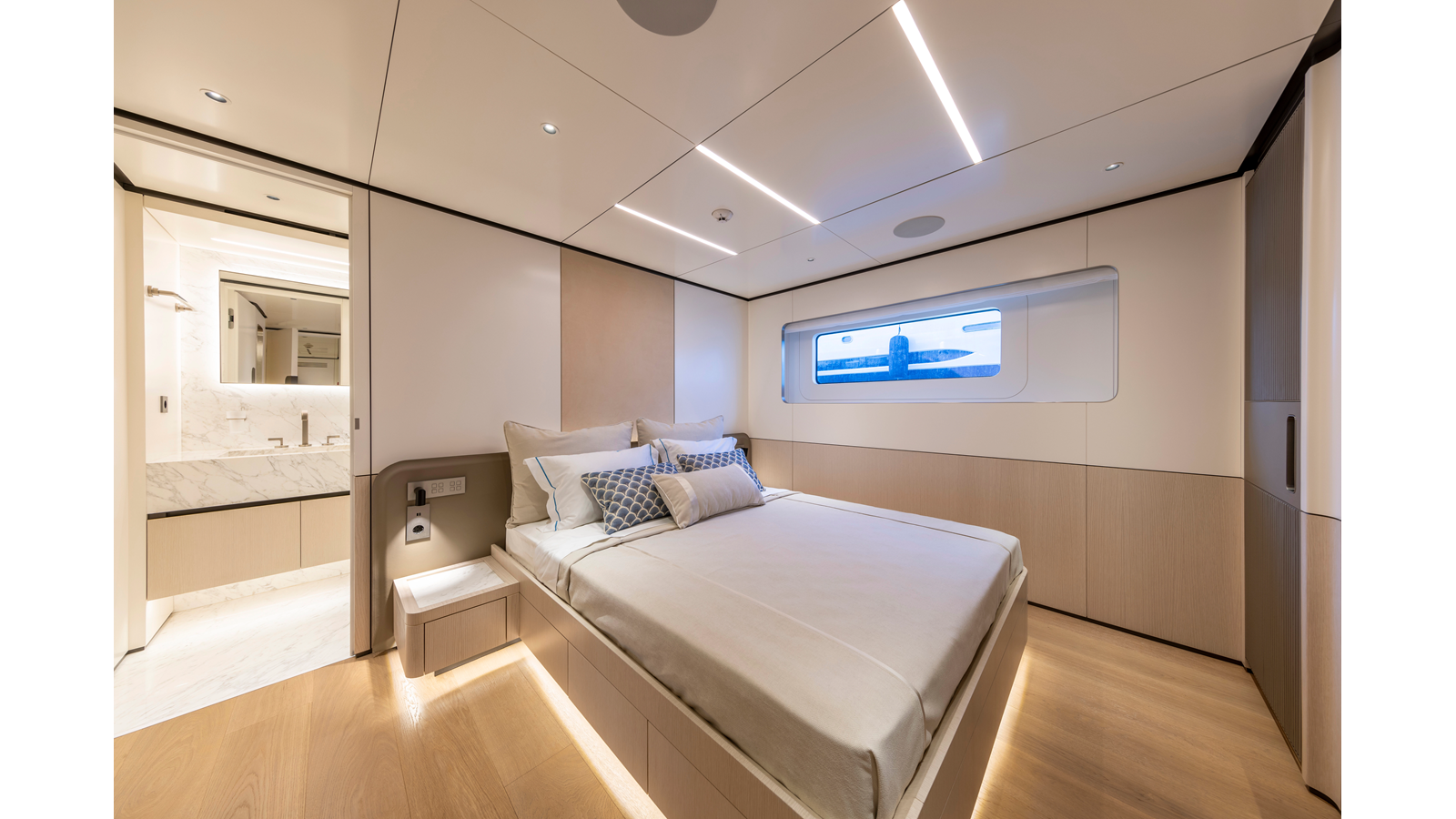 Custom Motor Yacht BEE EXPLORER For Sale