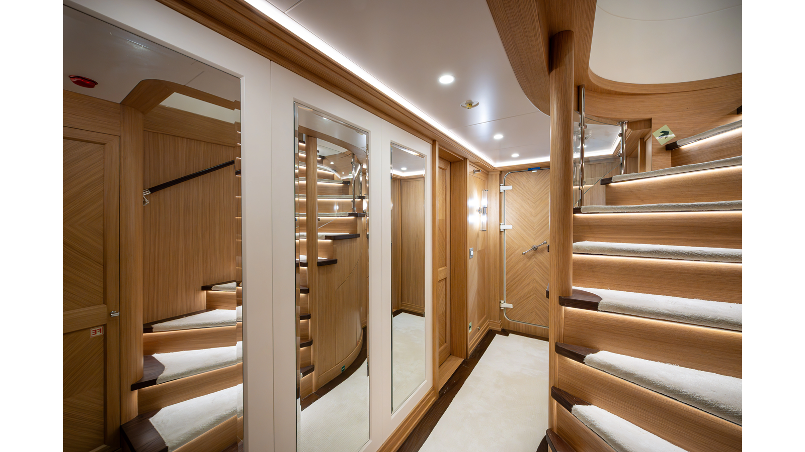 Rmk Marine Motor Yacht SEVEN SEAS For Sale