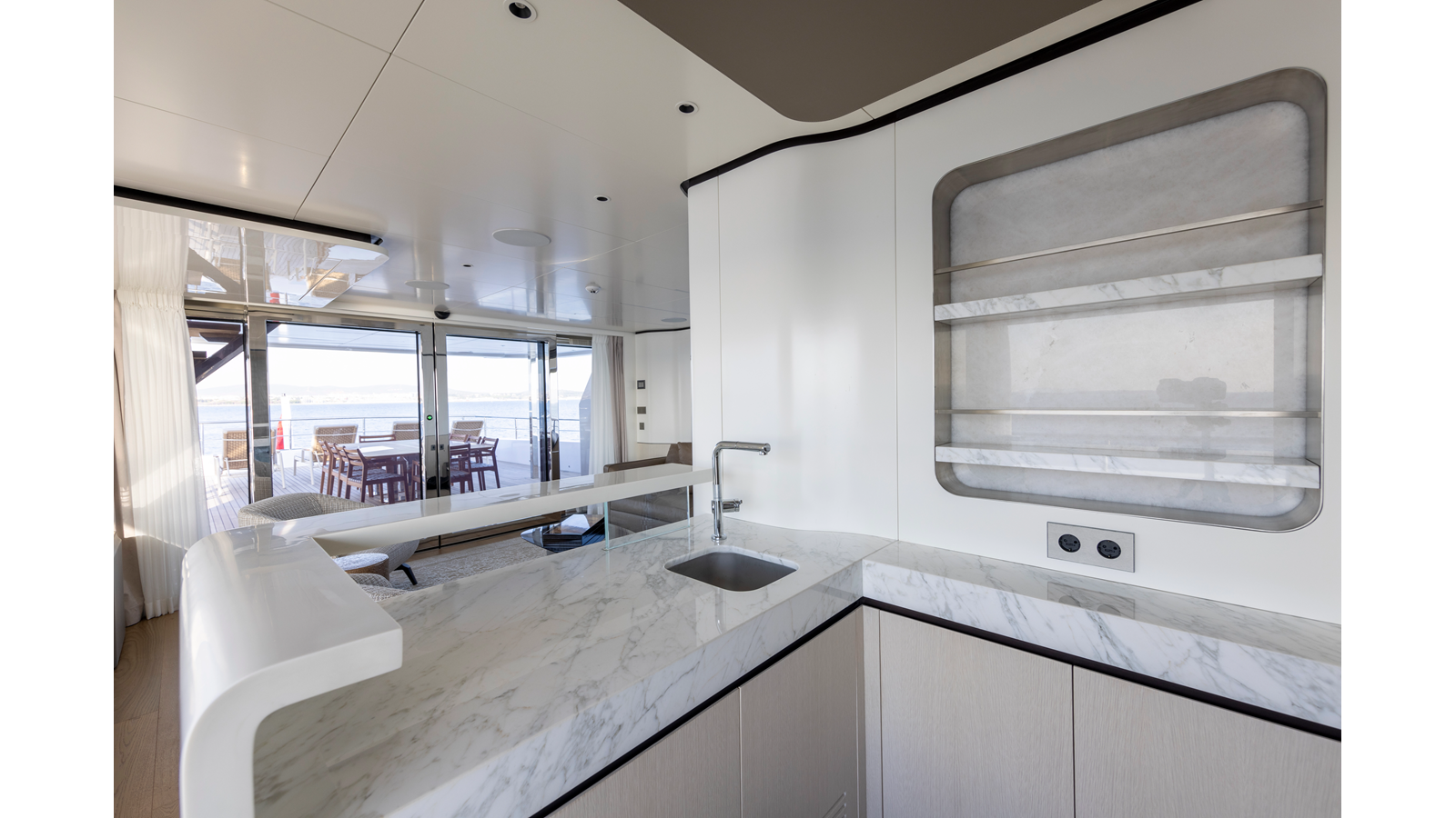 Custom Motor Yacht BEE EXPLORER For Sale