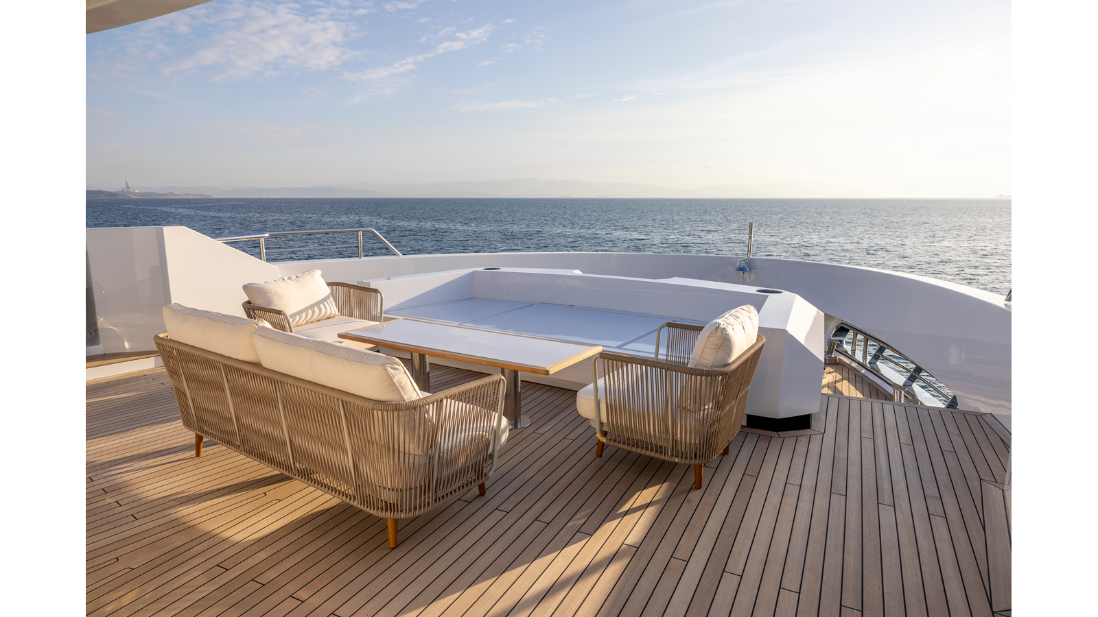 Custom Motor Yacht BEE EXPLORER For Sale