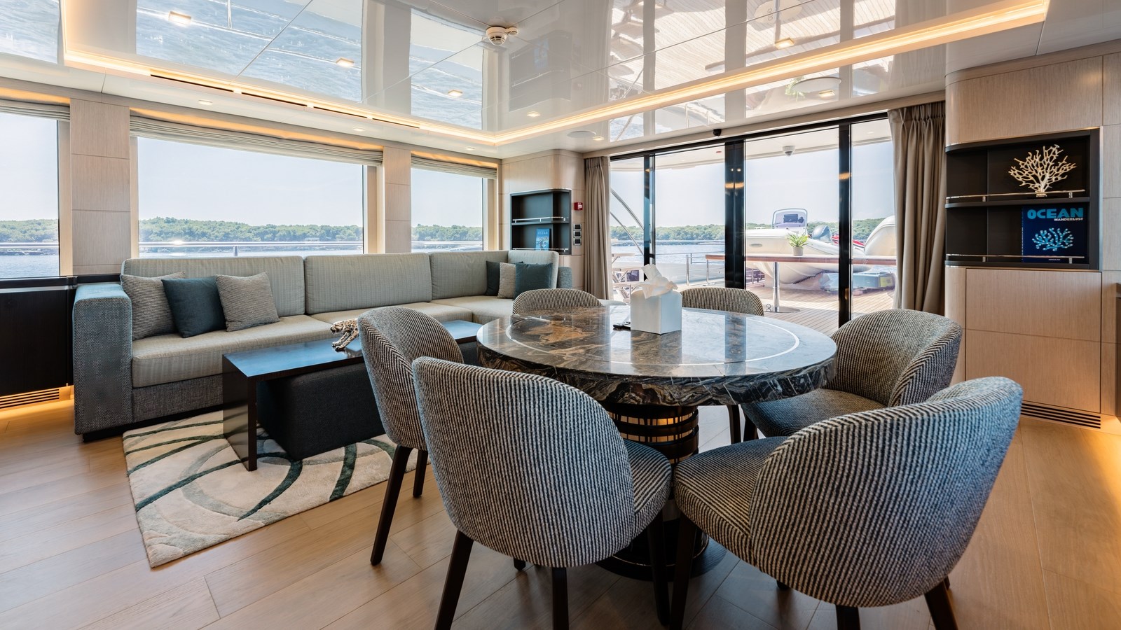 Bering Yachts Motor Yacht HEEUS For Sale