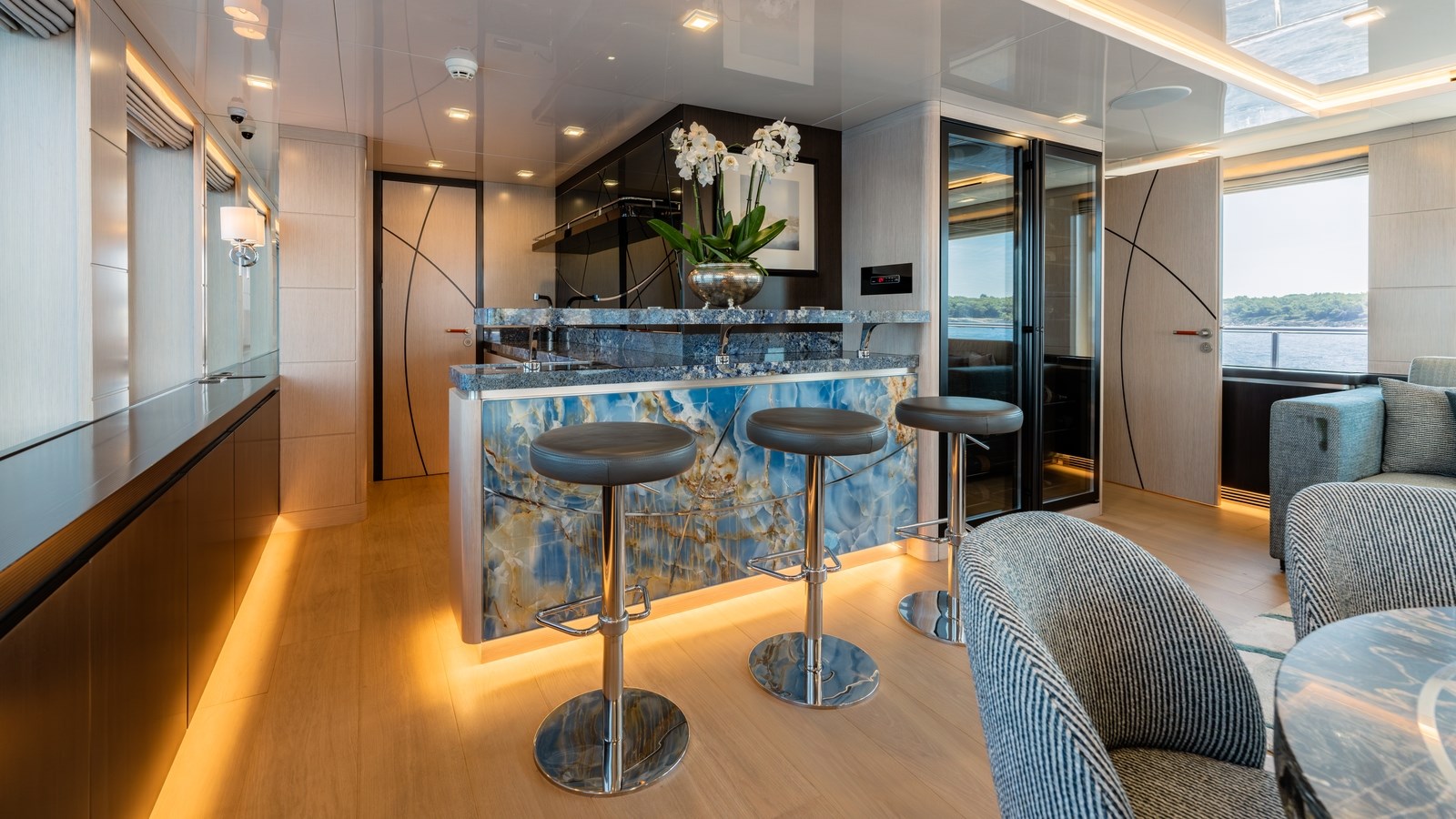 Bering Yachts Motor Yacht HEEUS For Sale
