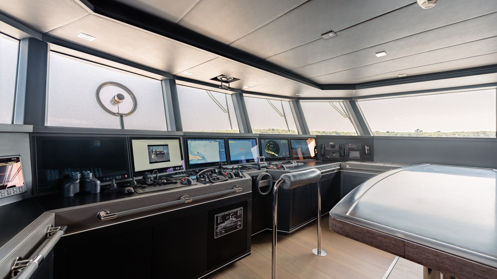 Bering Yachts Motor Yacht HEEUS For Sale