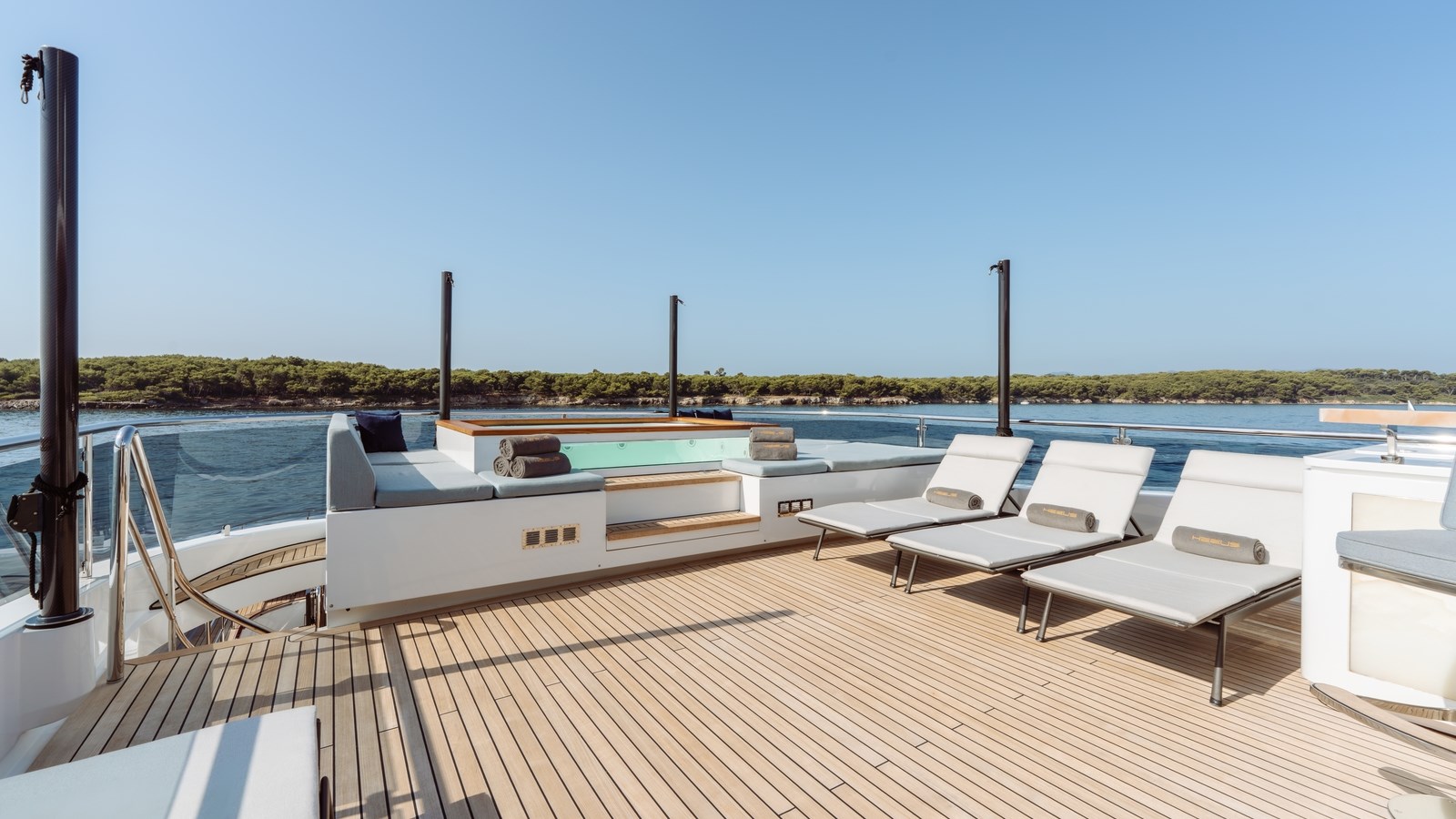 Bering Yachts Motor Yacht HEEUS For Sale