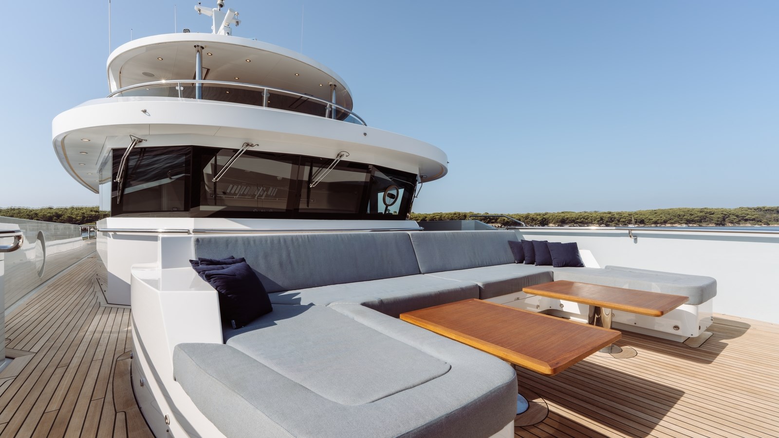 Bering Yachts Motor Yacht HEEUS For Sale