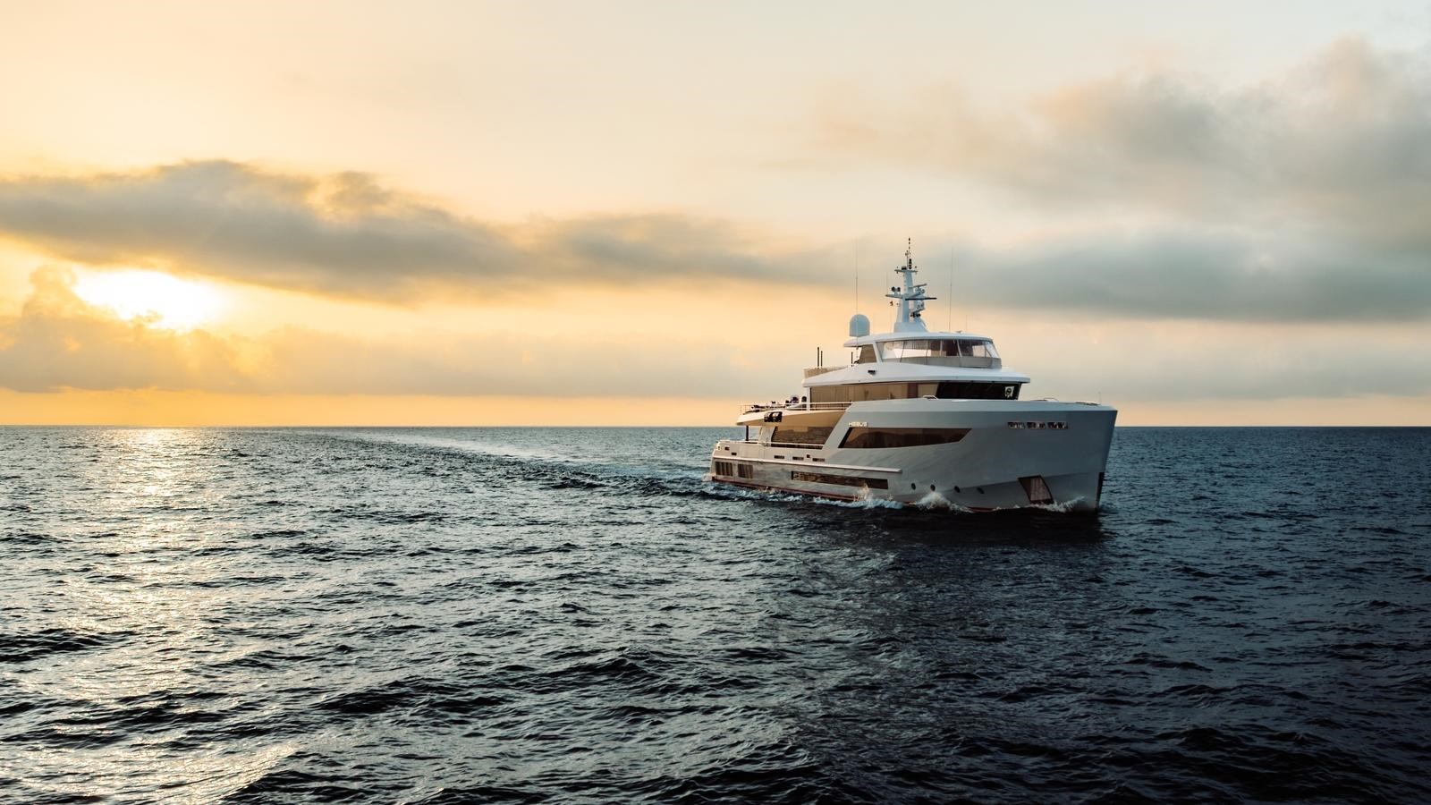 Bering Yachts Motor Yacht HEEUS For Sale