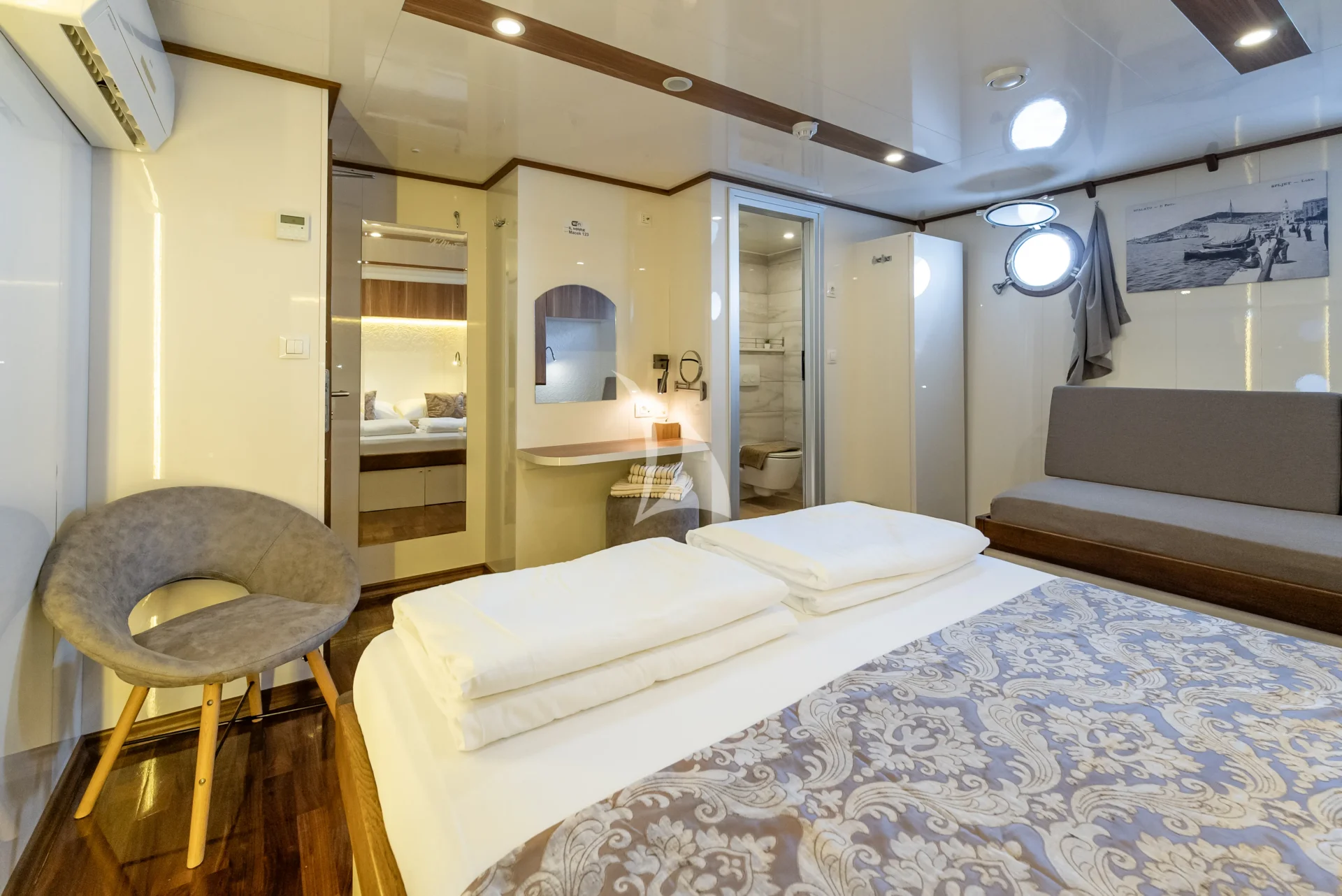 IL MARE Charter Yacht