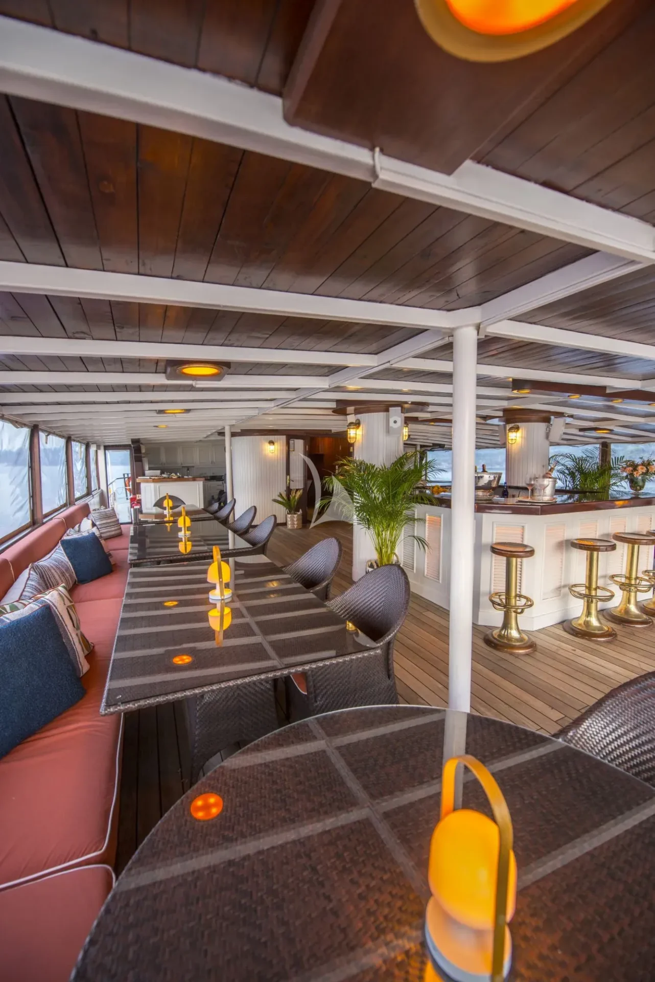 HALAS 71 Charter Yacht