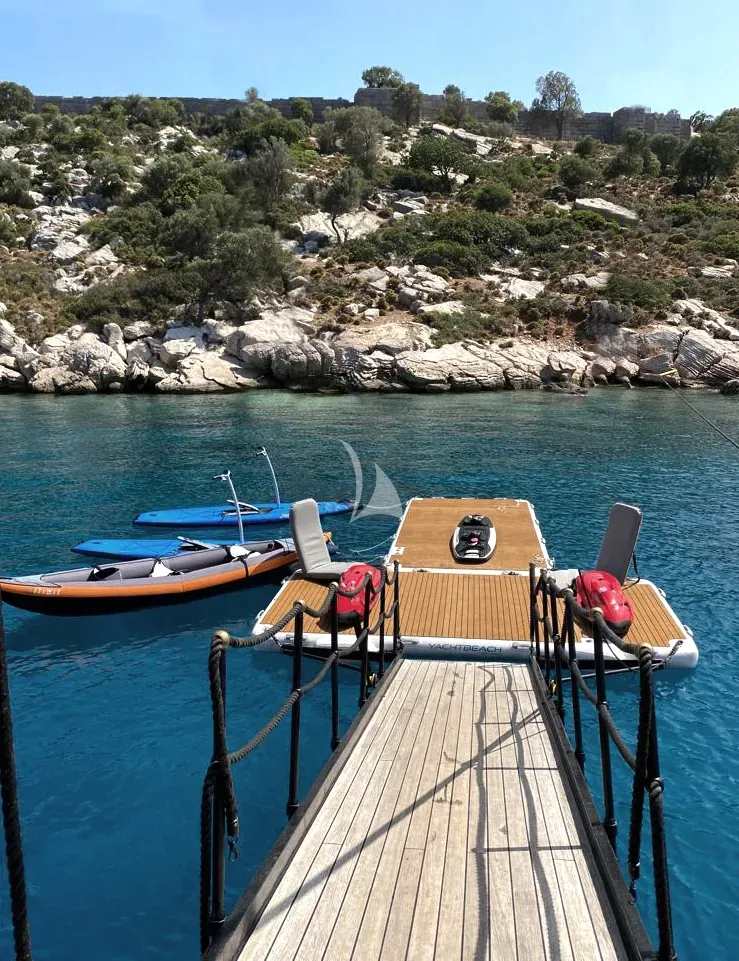 HALAS 71 Charter Yacht