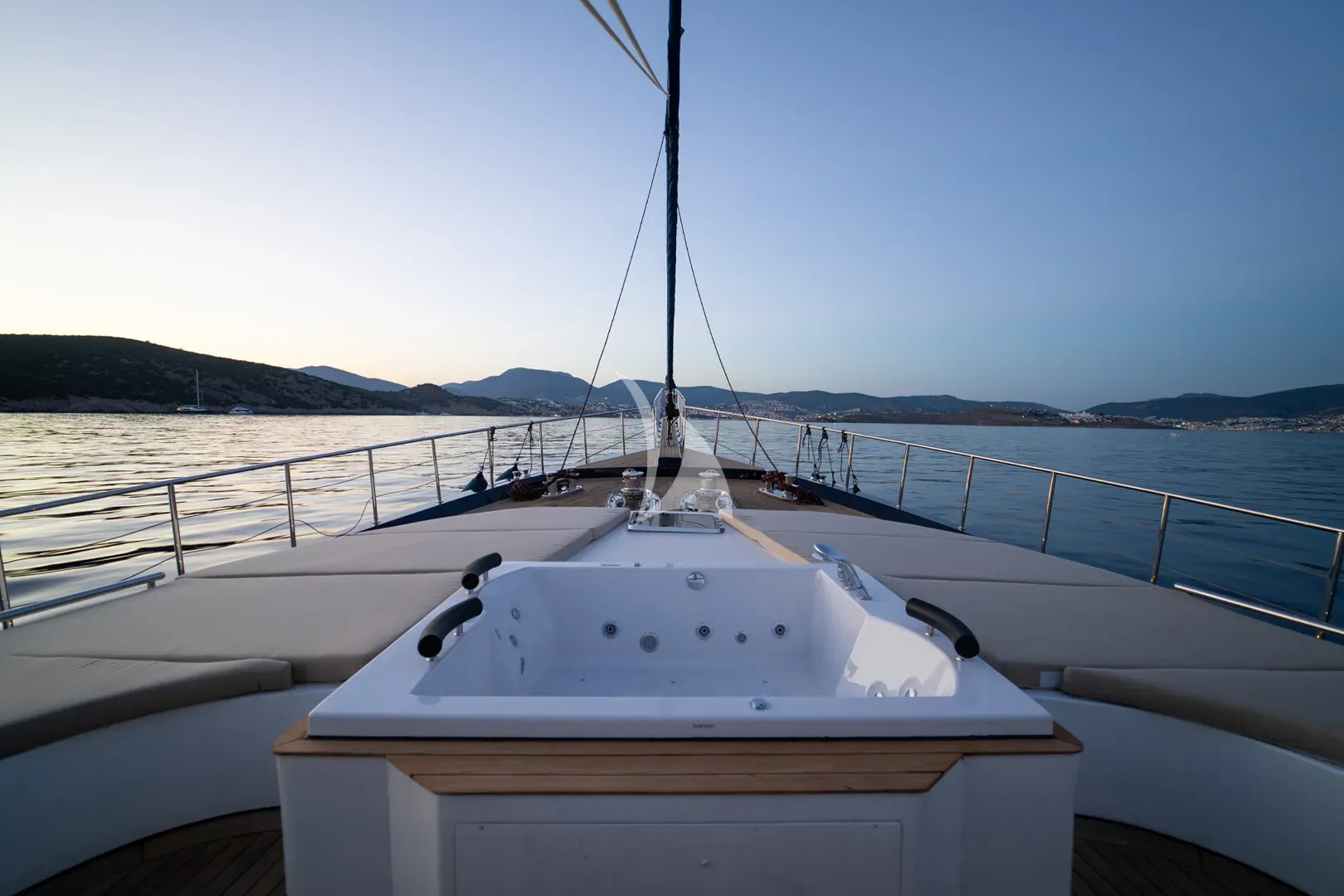 PERLA DEL MARE Charter Yacht