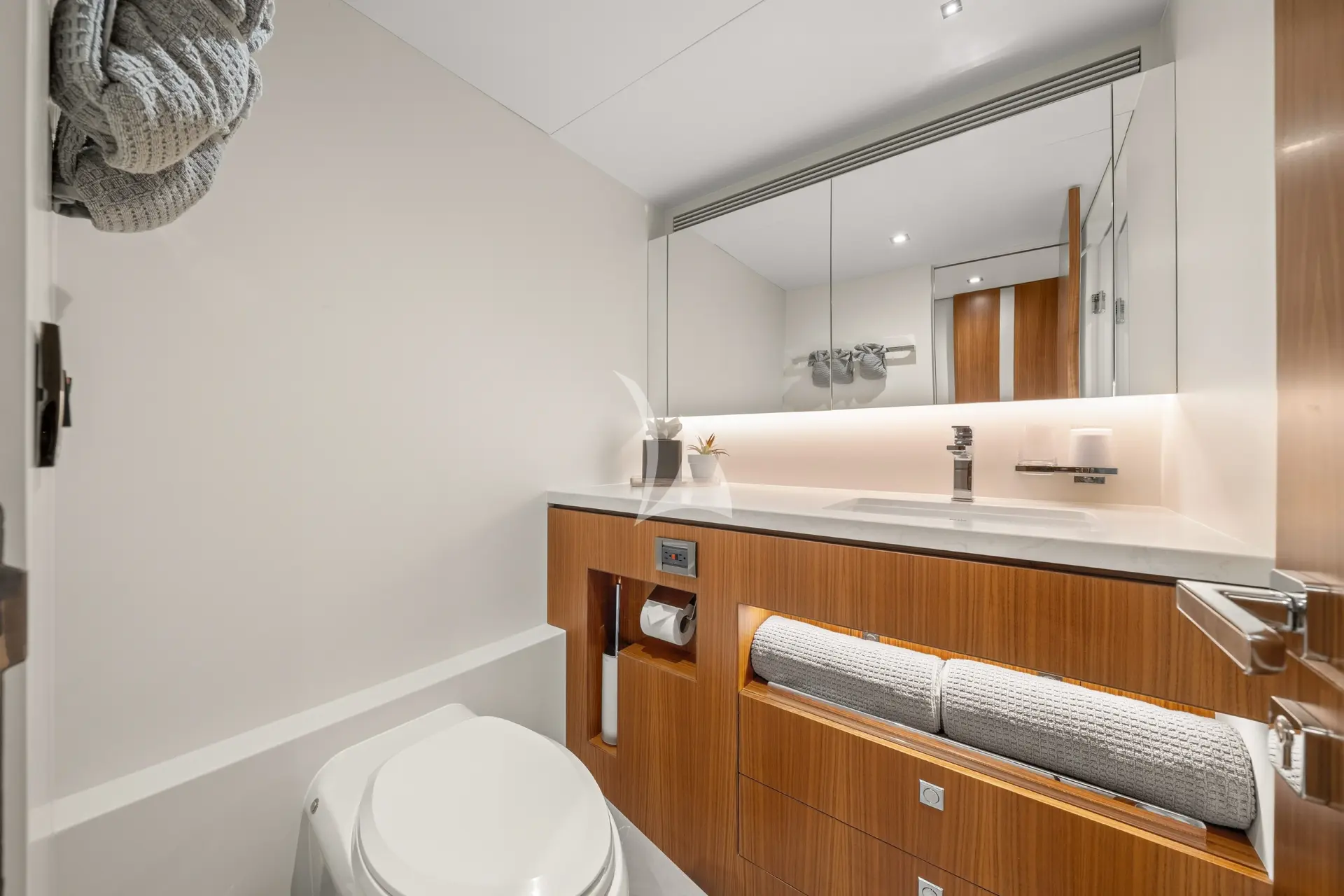 Louder Charter Yacht