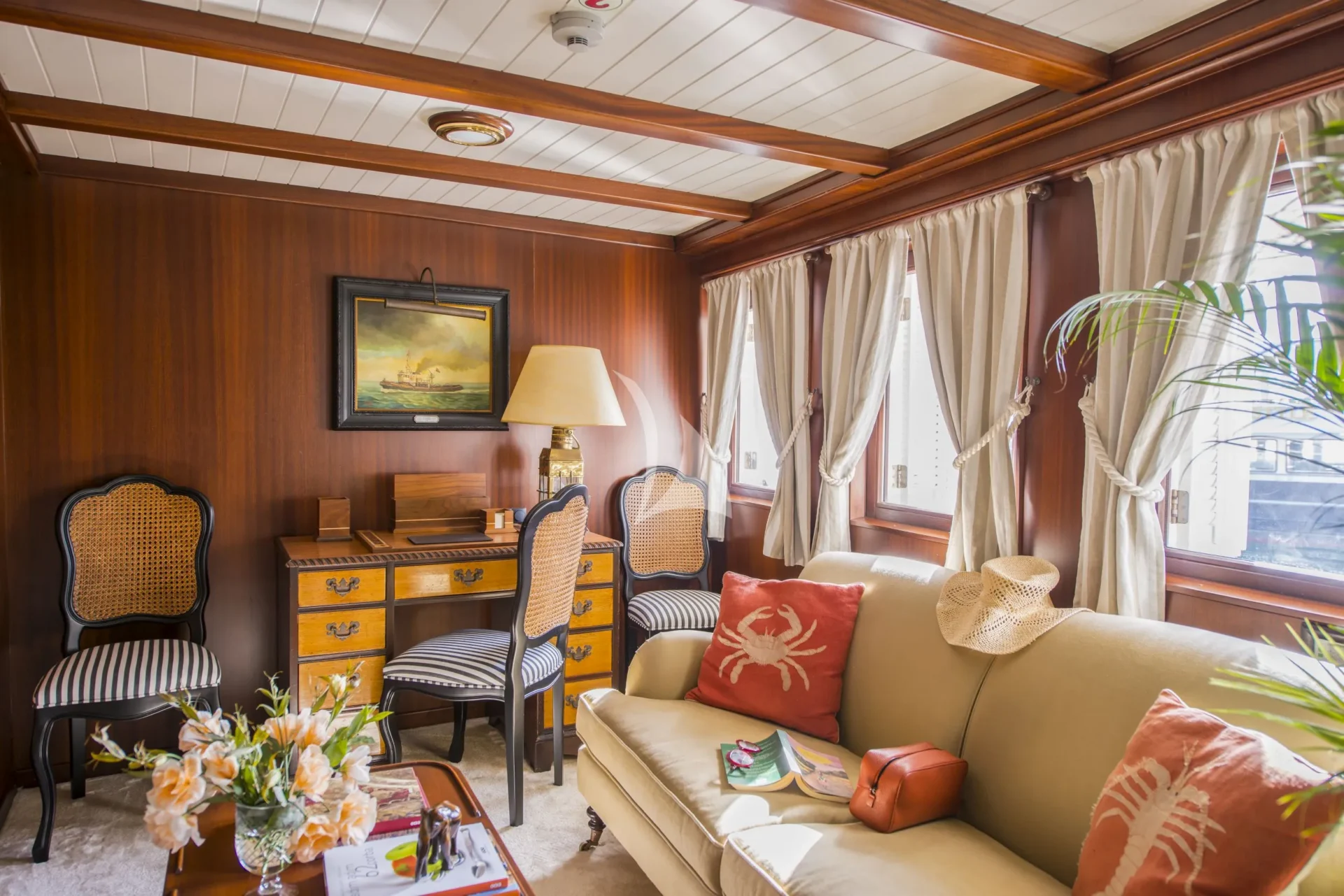 HALAS 71 Charter Yacht