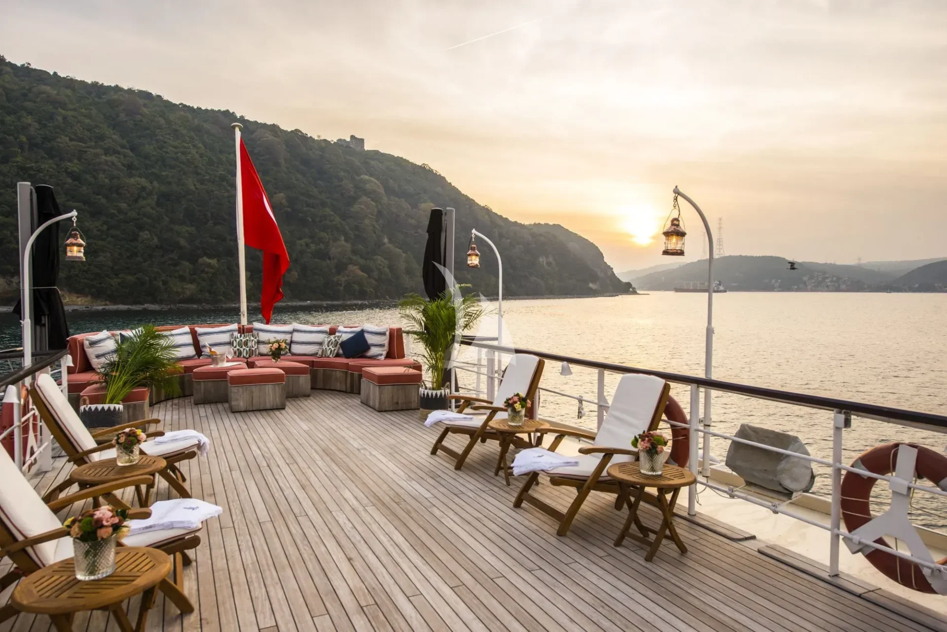 HALAS 71 Charter Yacht