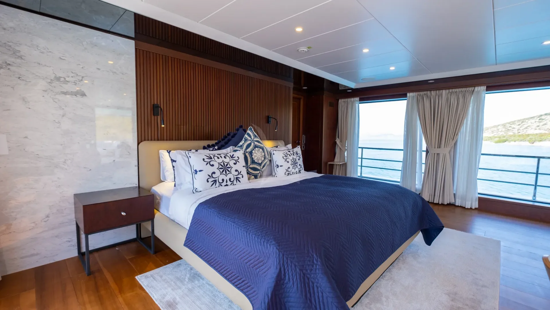 OCEAN BREEZE Charter Yacht