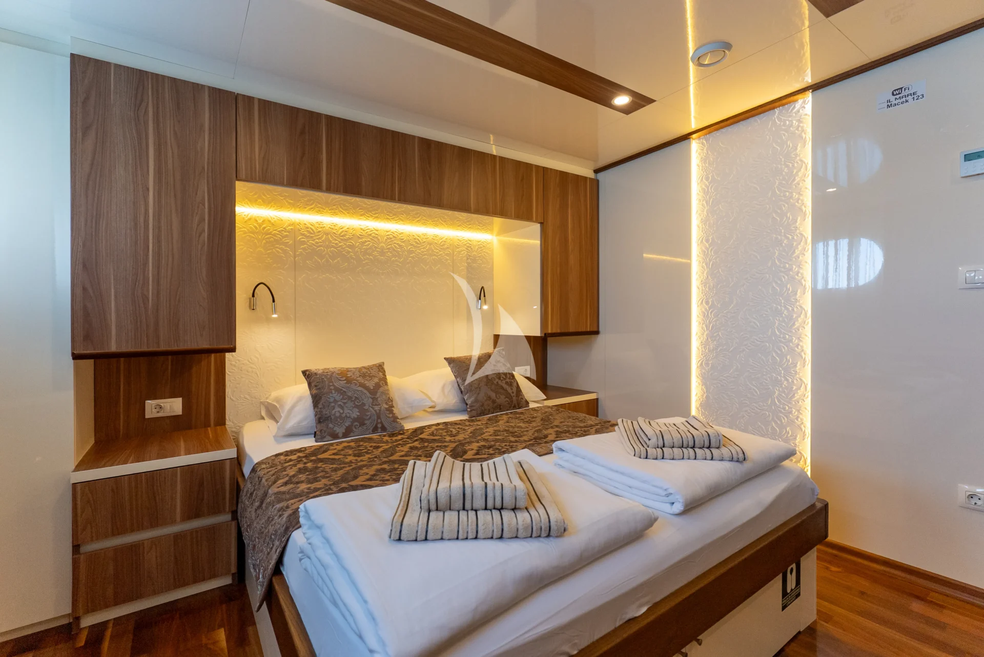 IL MARE Charter Yacht
