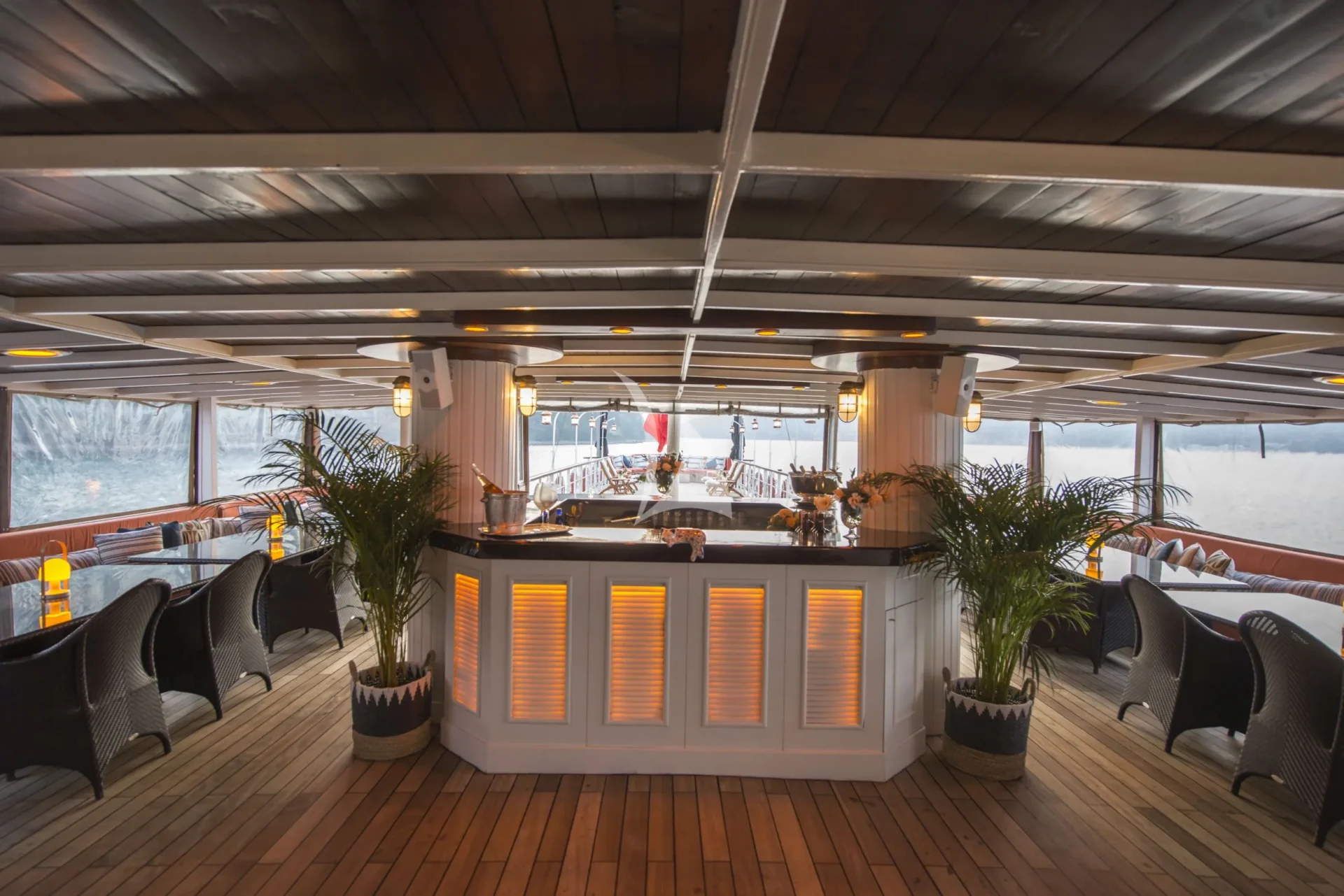 HALAS 71 Charter Yacht