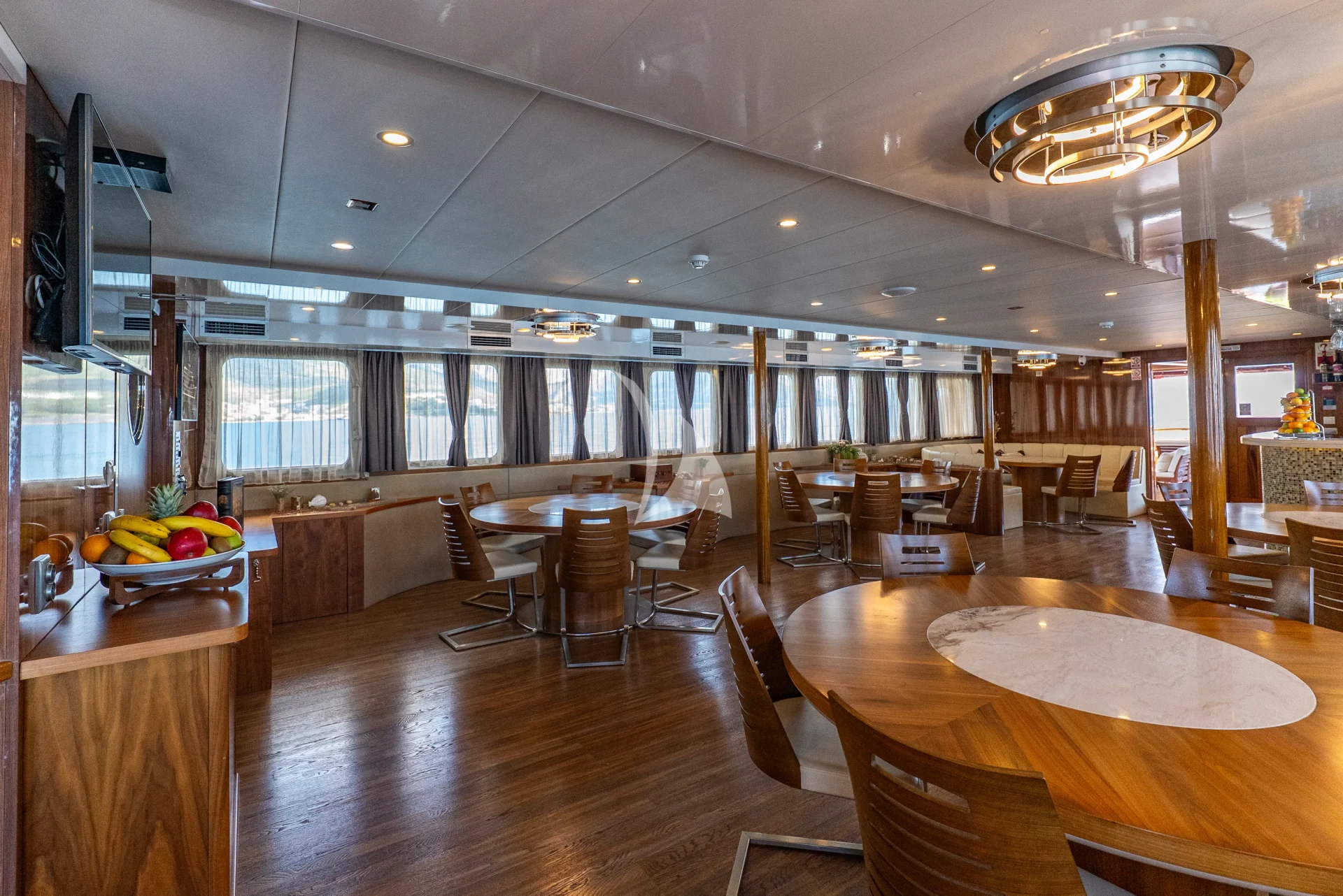 IL MARE Charter Yacht