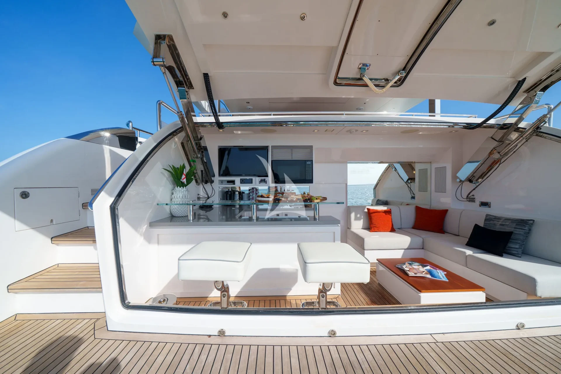 Louder Charter Yacht