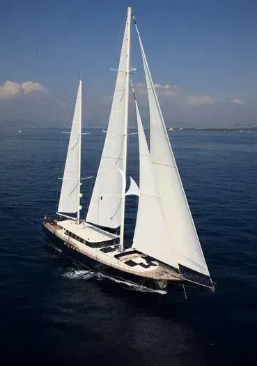 PERLA DEL MARE Charter Yacht
