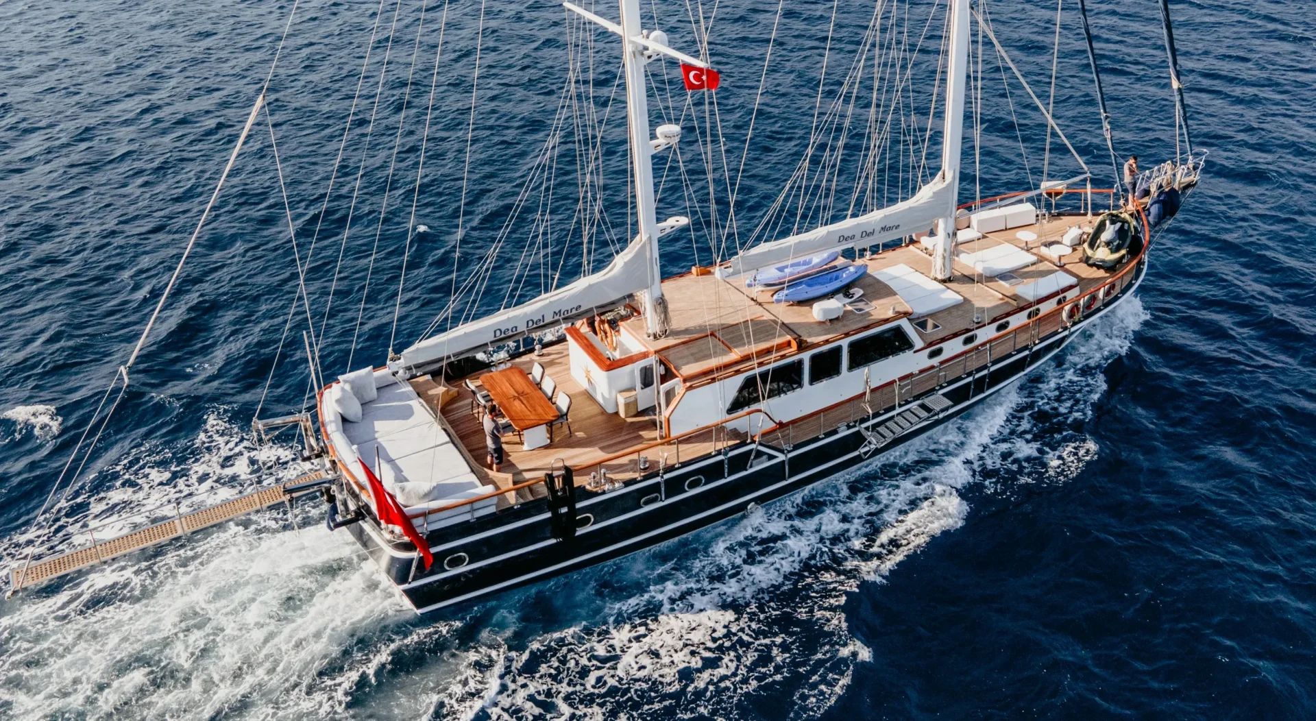 DEA DEL MARE Charter Yacht