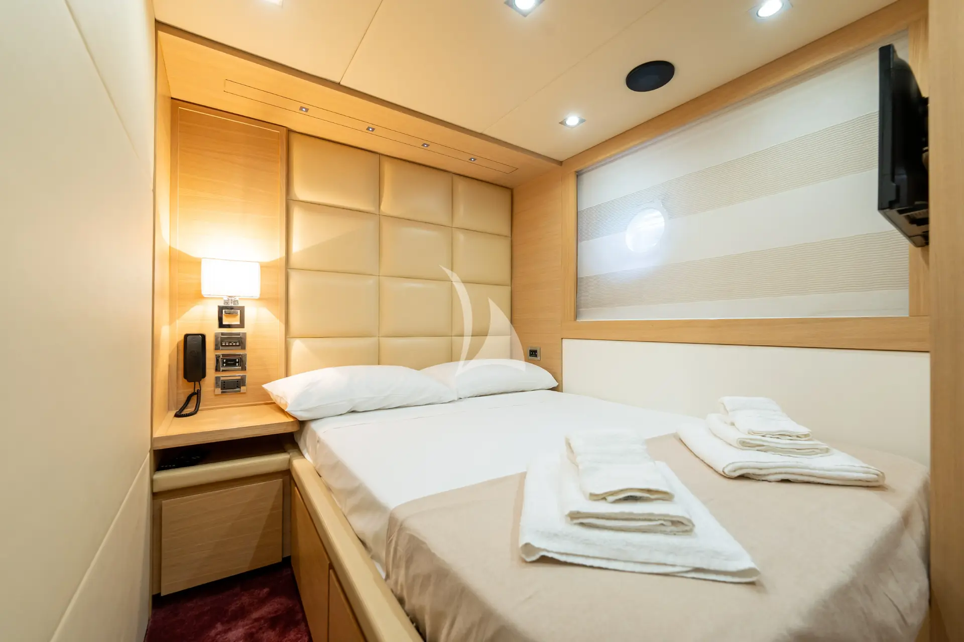 FOREVER ROSANNA Charter Yacht