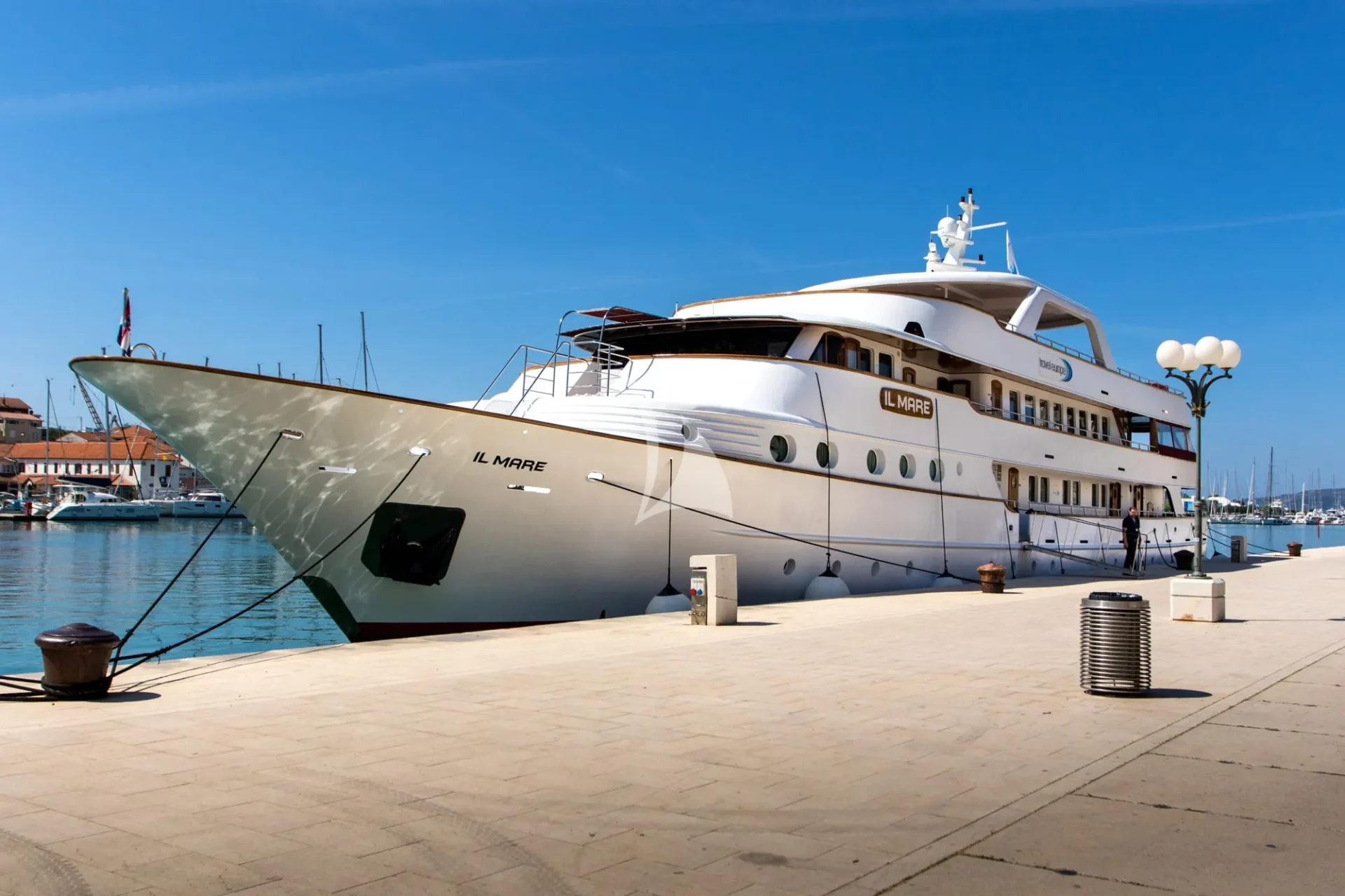 IL MARE Charter Yacht