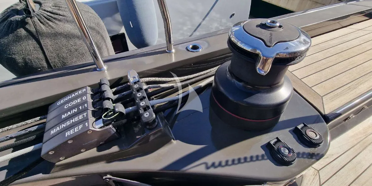 YKNOT NOW Charter Yacht