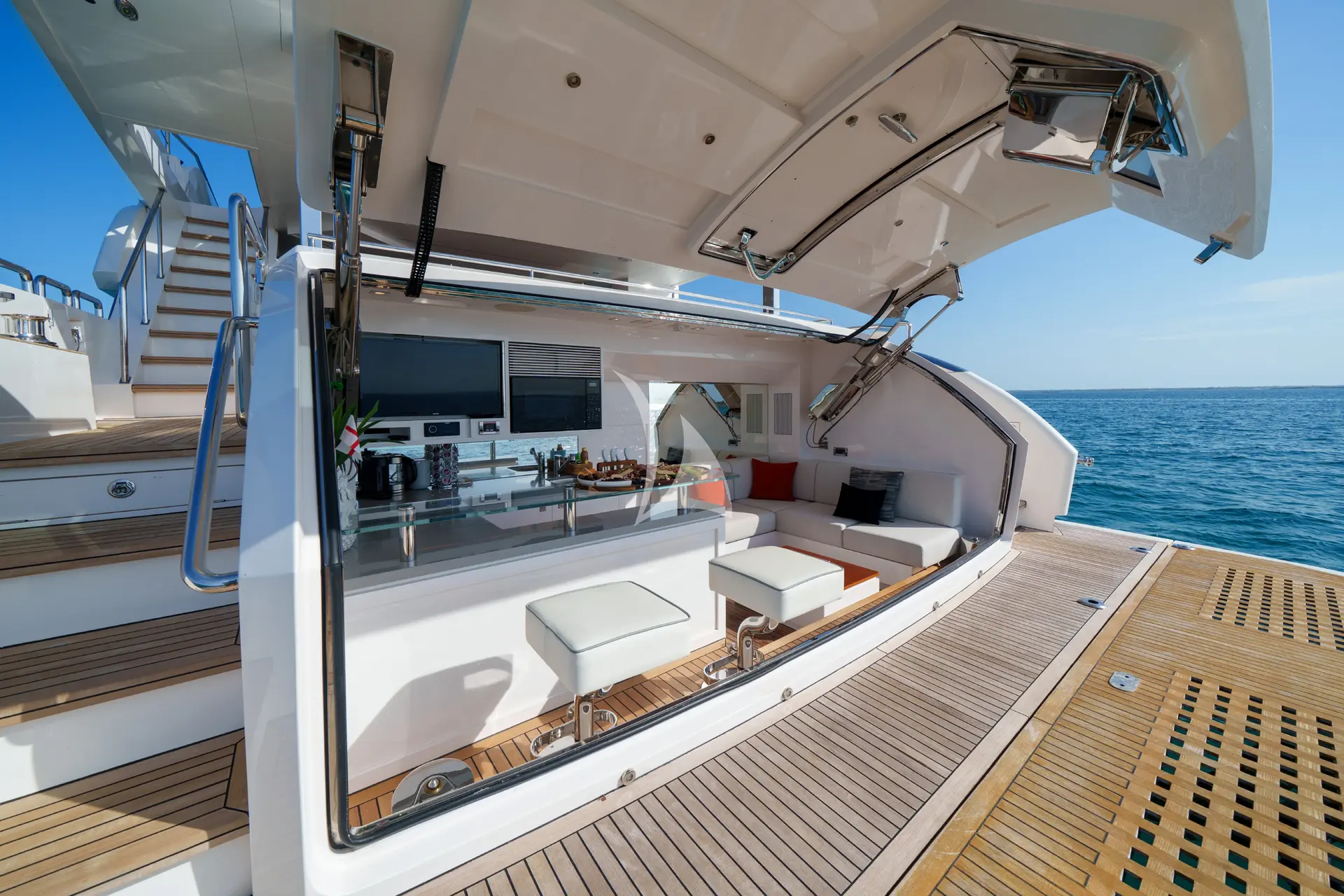 Louder Charter Yacht
