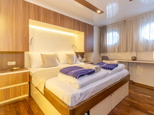 IL MARE Charter Yacht