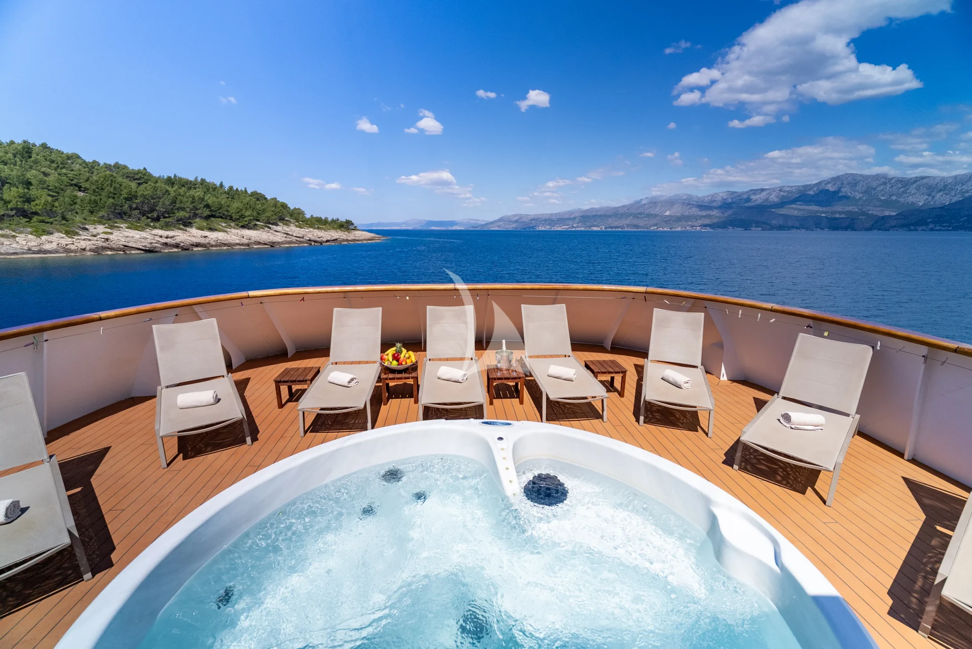 IL MARE Charter Yacht