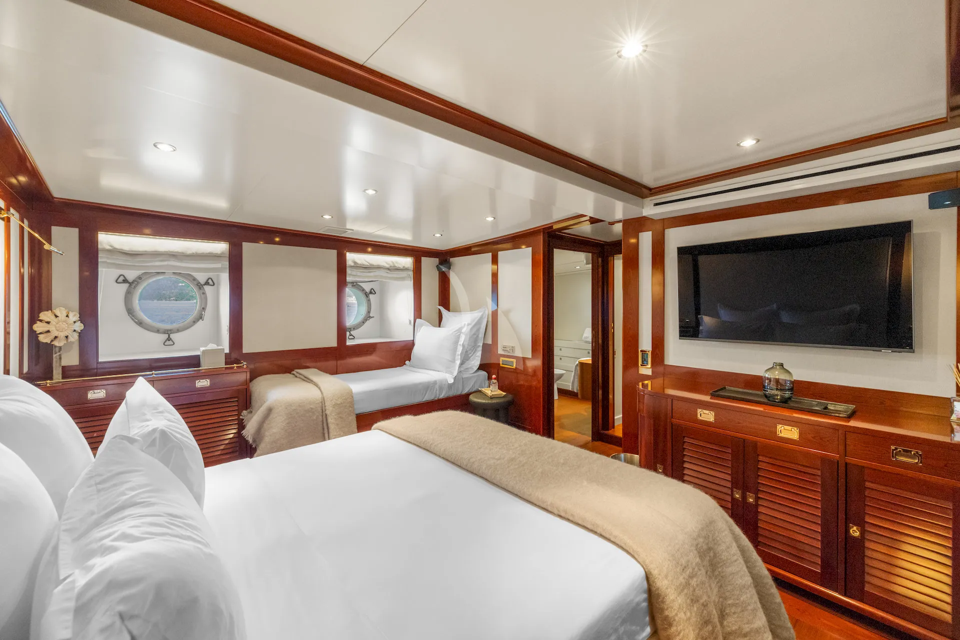 DADDY SHANE Charter Yacht