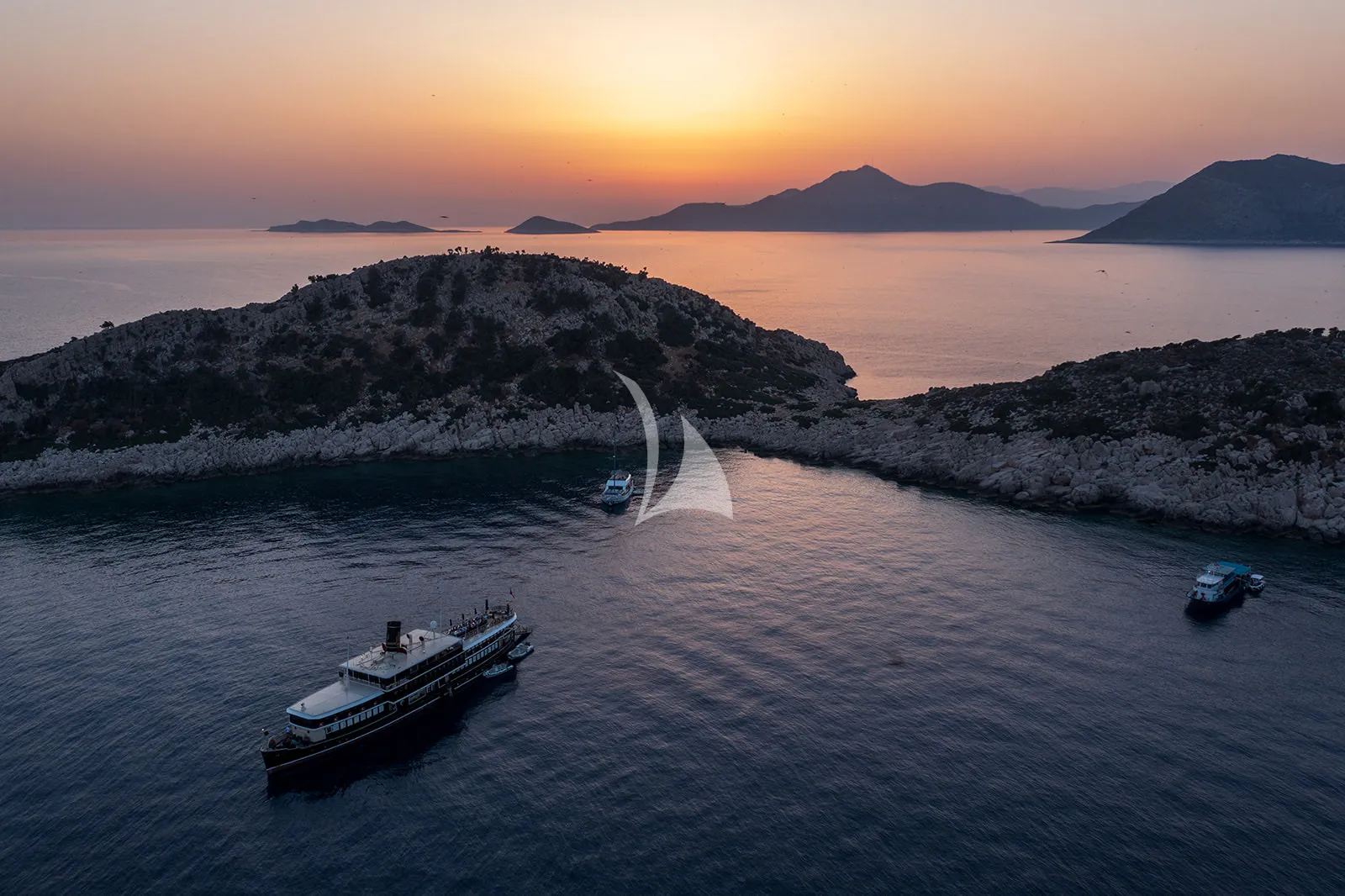 HALAS 71 Charter Yacht