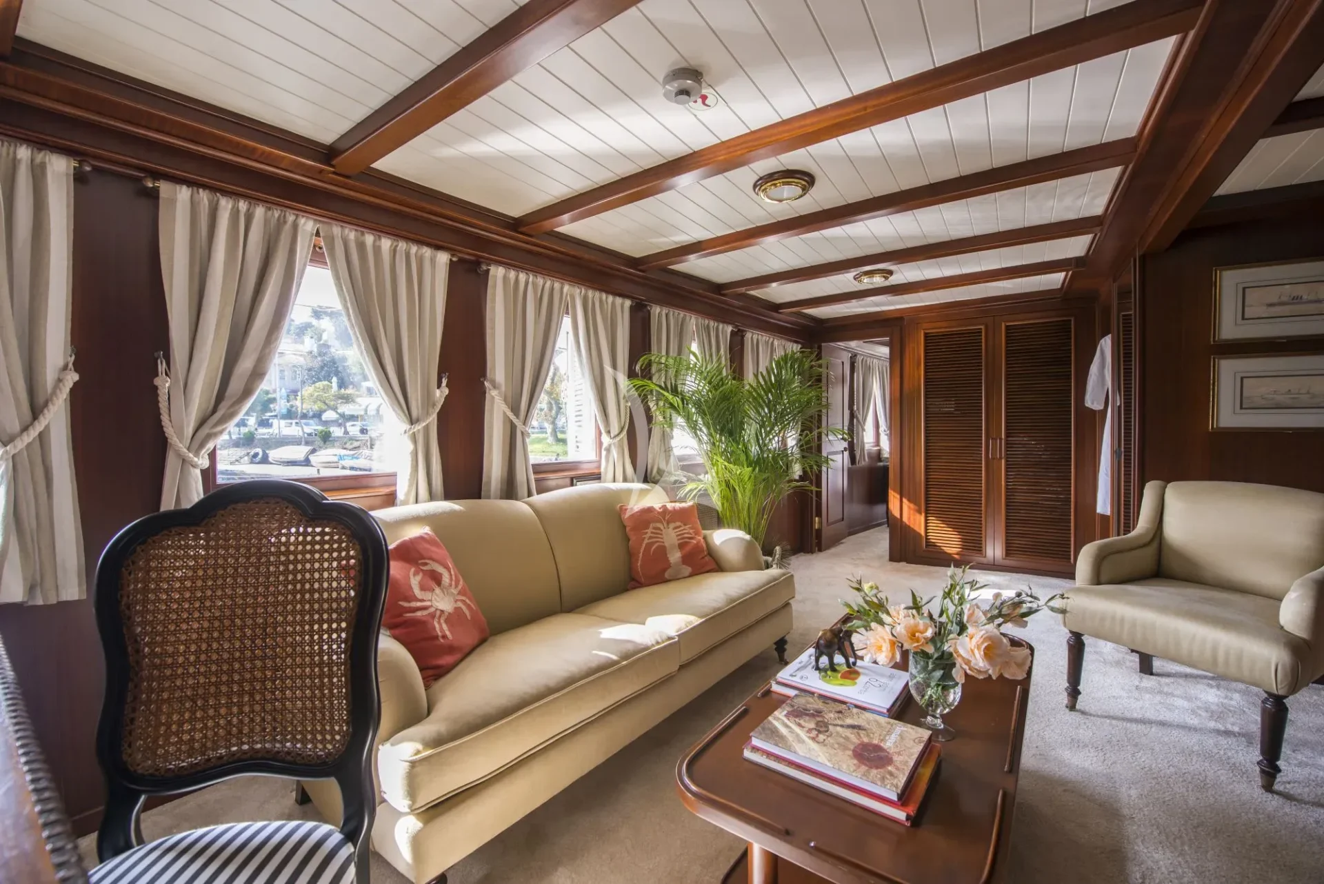 HALAS 71 Charter Yacht
