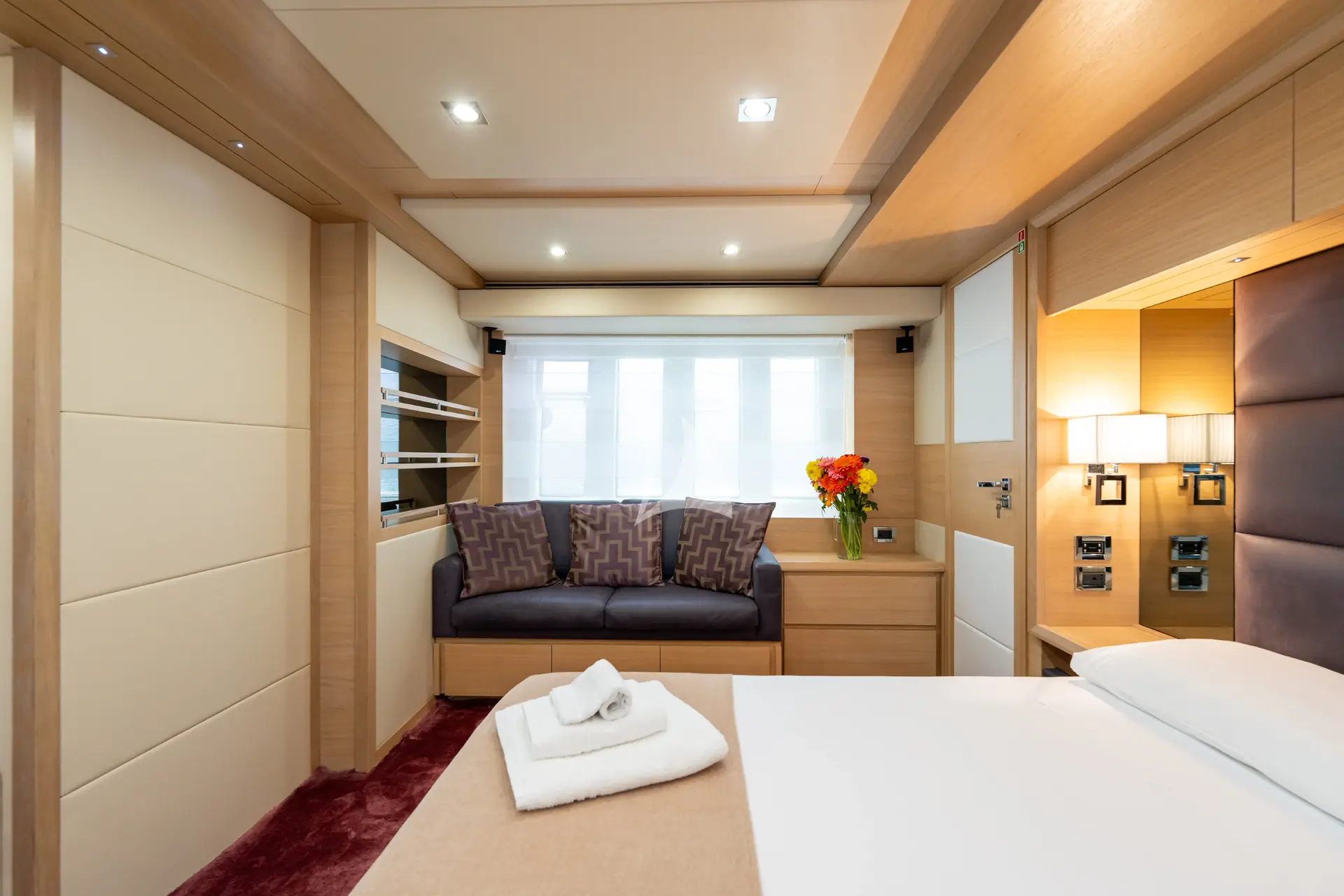 FOREVER ROSANNA Charter Yacht