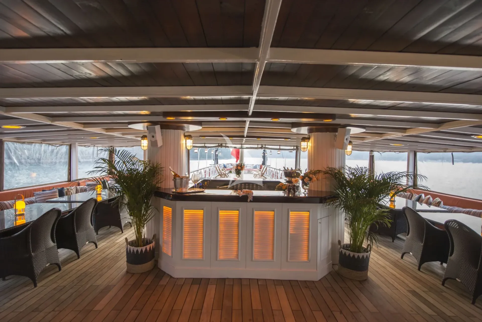 HALAS 71 Charter Yacht