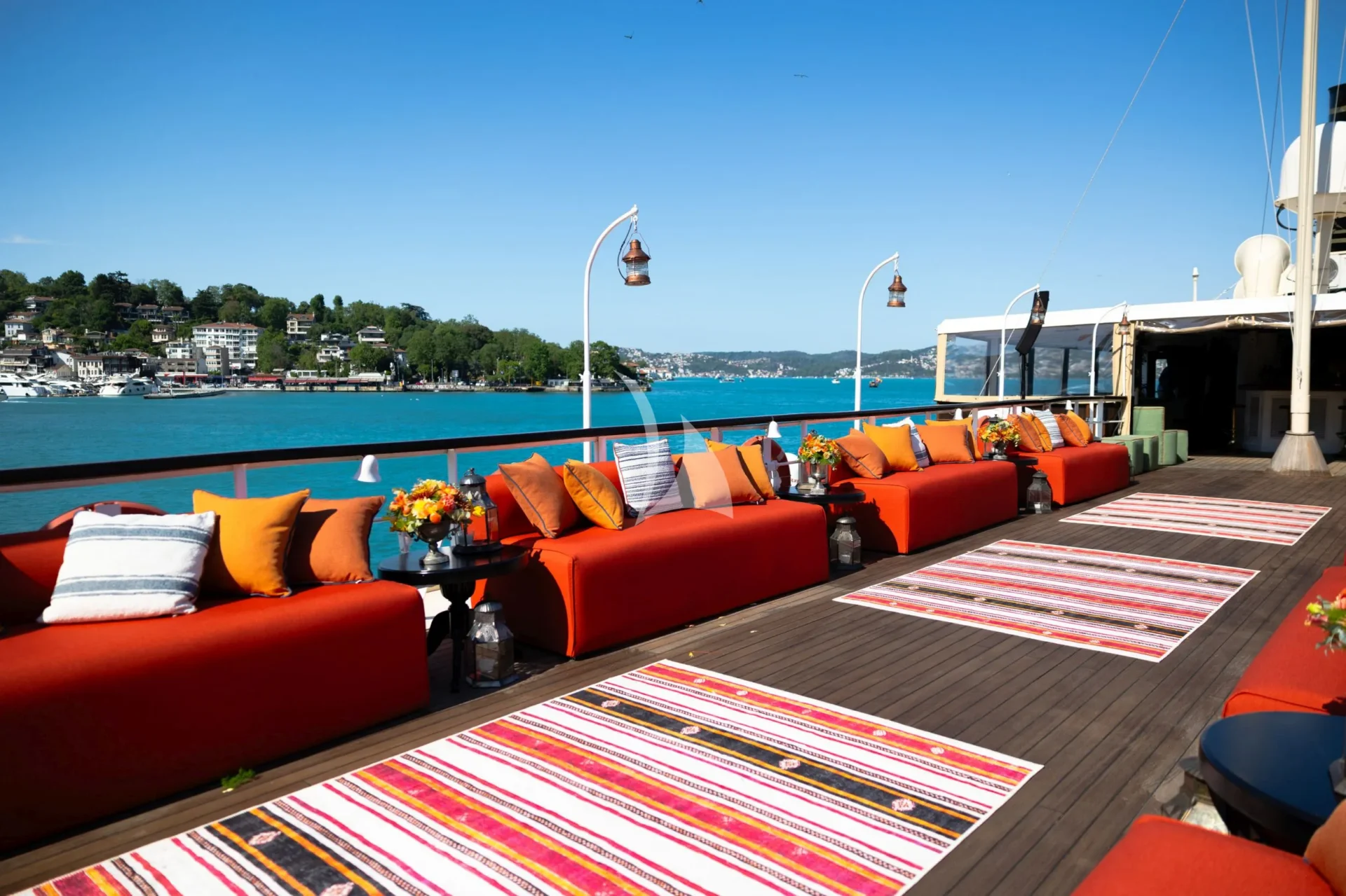 HALAS 71 Charter Yacht
