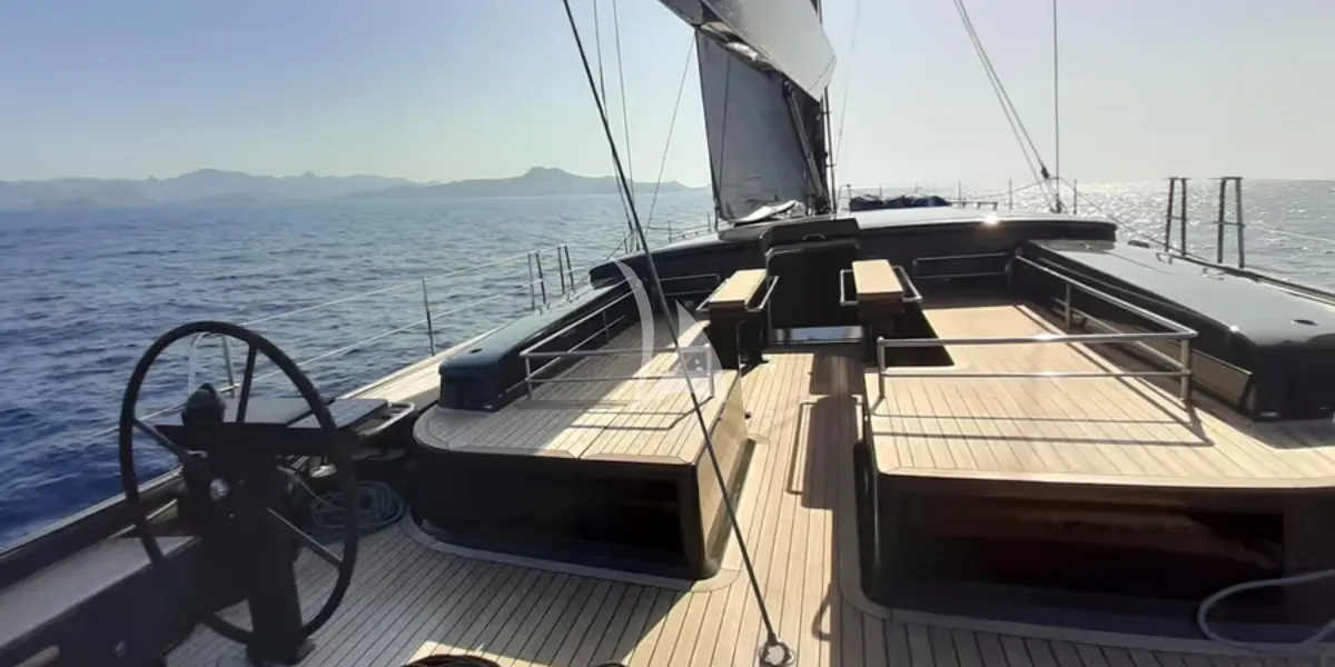 YKNOT NOW Charter Yacht
