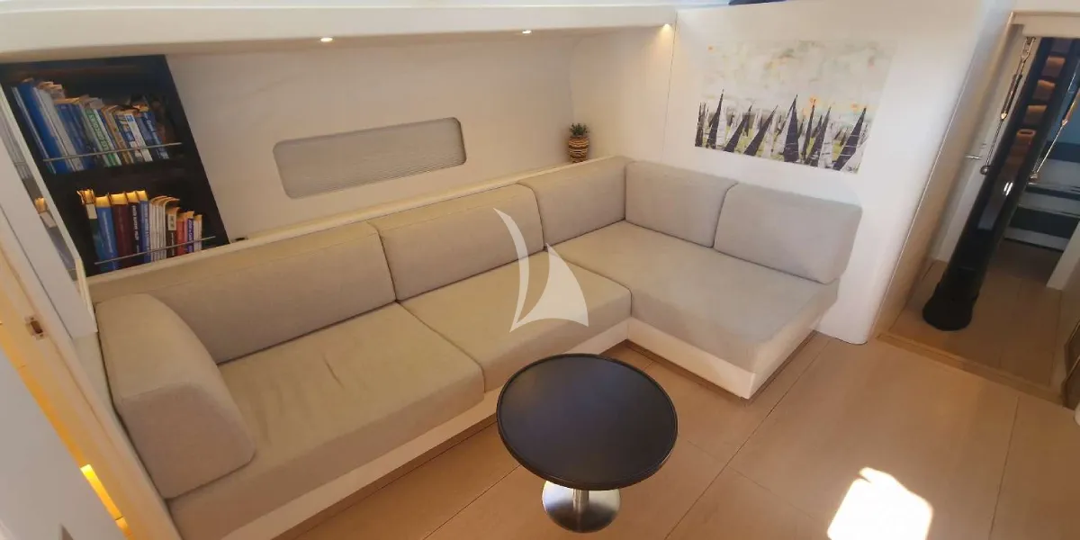 YKNOT NOW Charter Yacht