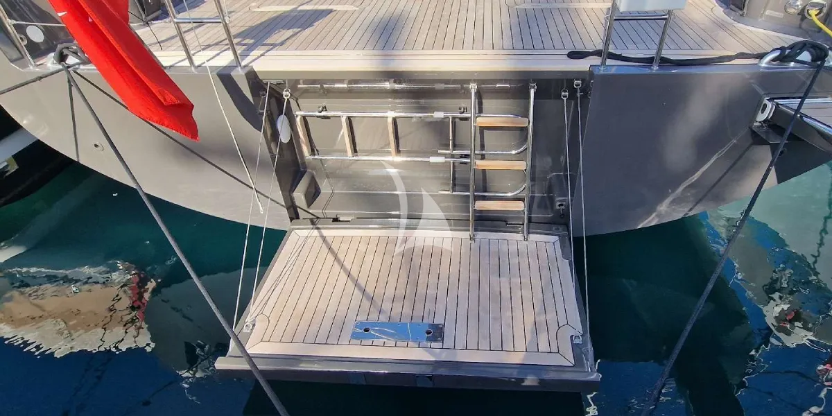 YKNOT NOW Charter Yacht