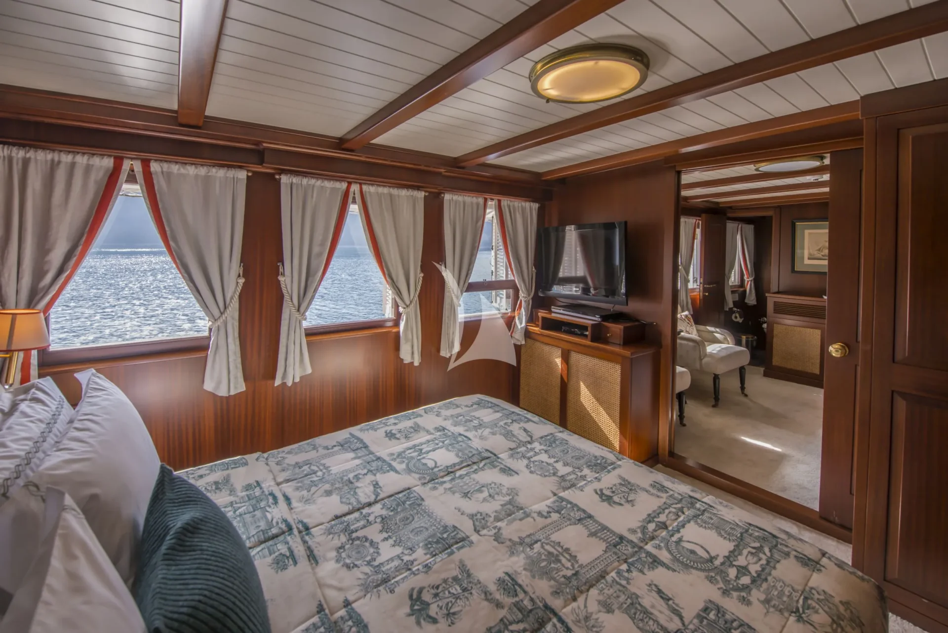 HALAS 71 Charter Yacht