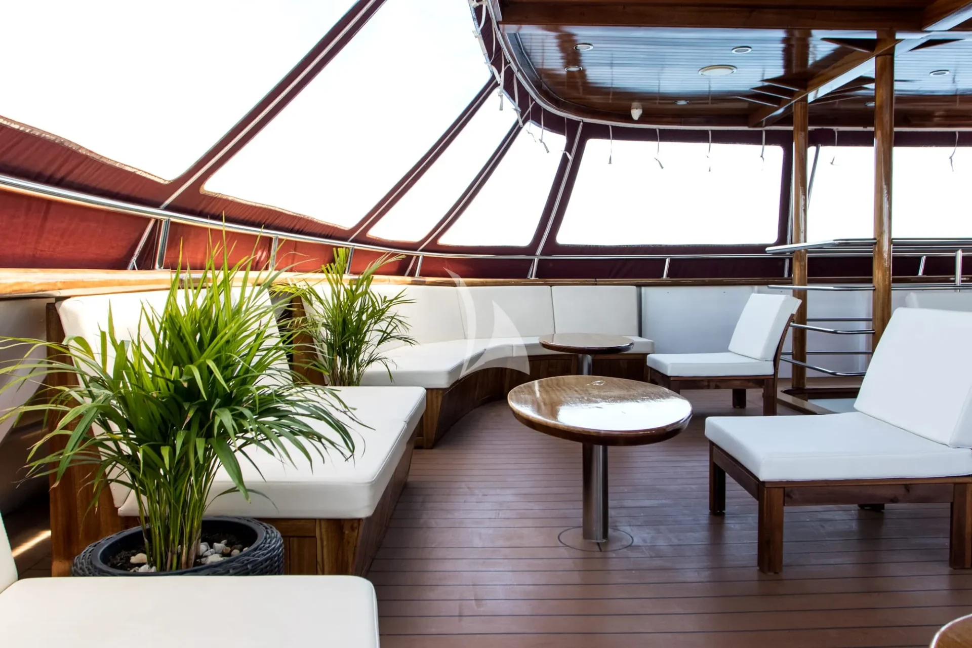 IL MARE Charter Yacht