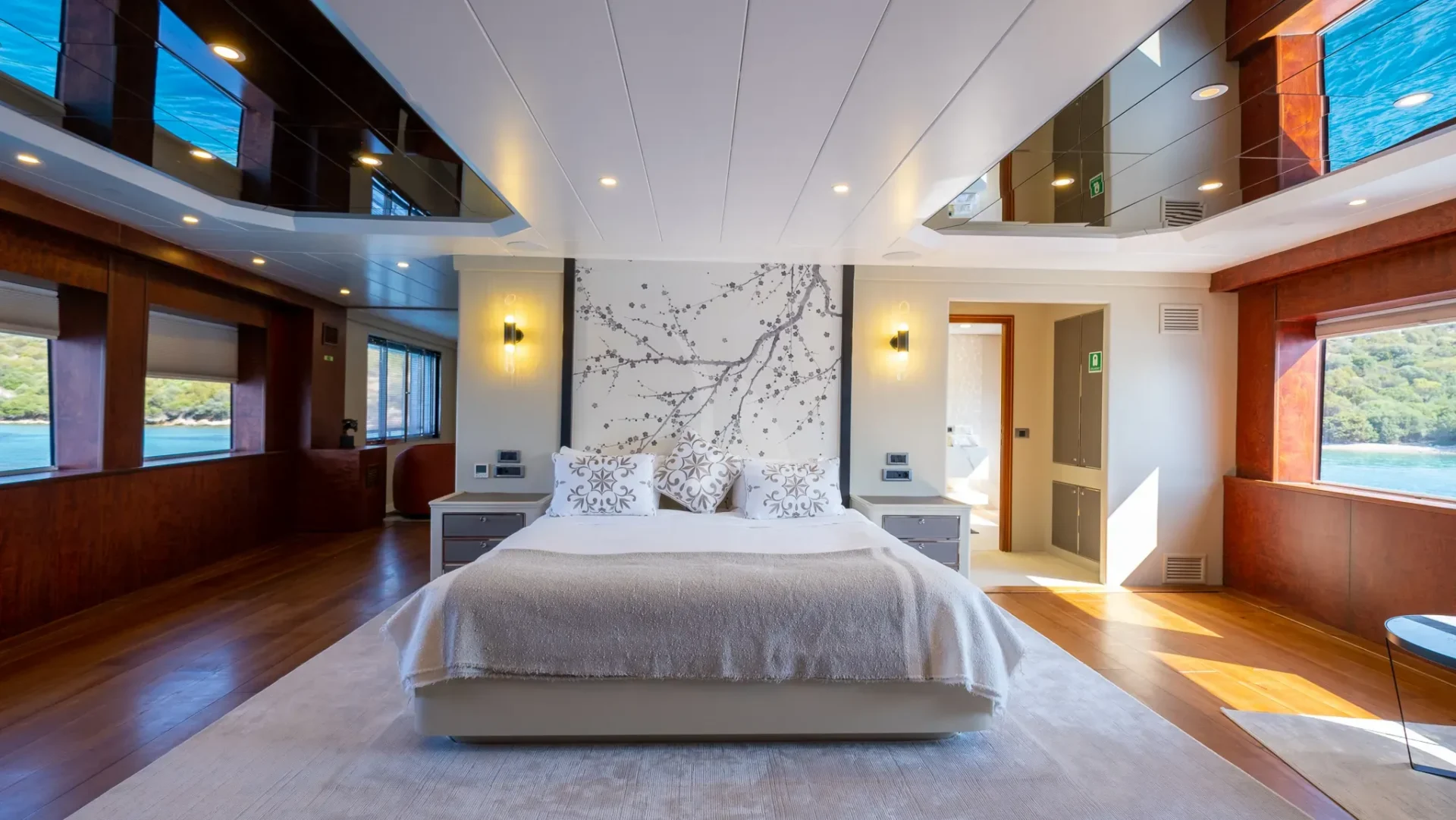 OCEAN BREEZE Charter Yacht