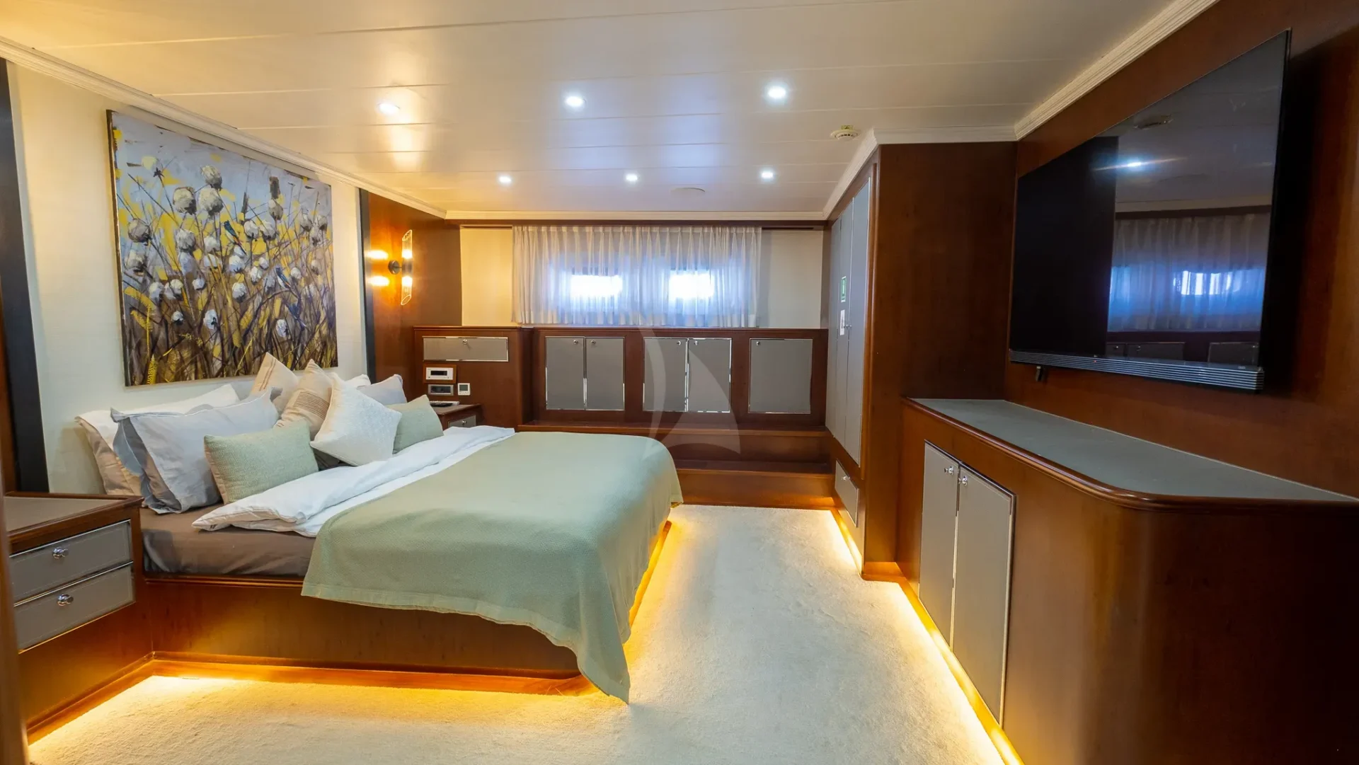 OCEAN BREEZE Charter Yacht