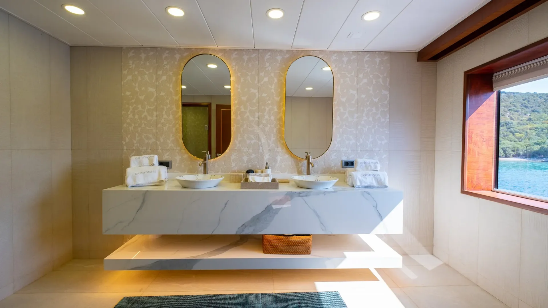 OCEAN BREEZE Charter Yacht