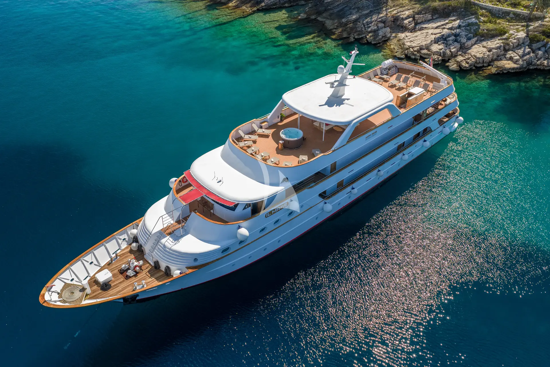 IL MARE Charter Yacht