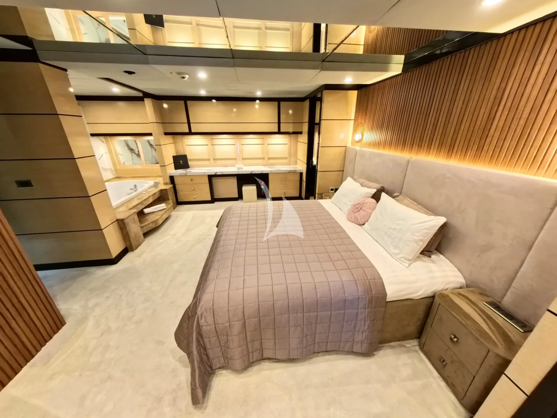PERLA DEL MARE Charter Yacht